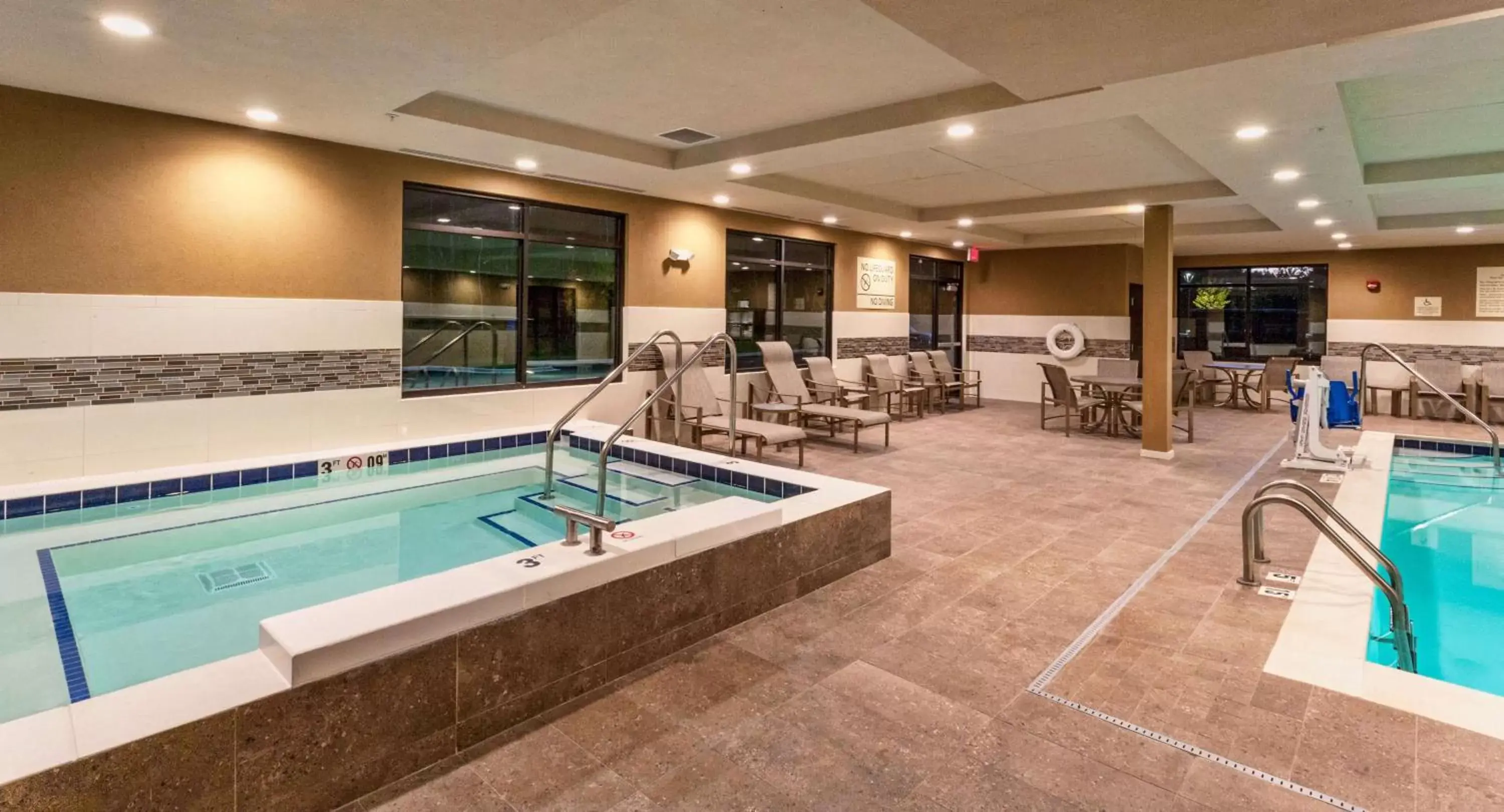 Swimming Pool in Hampton Inn & Suites Duluth North Mn