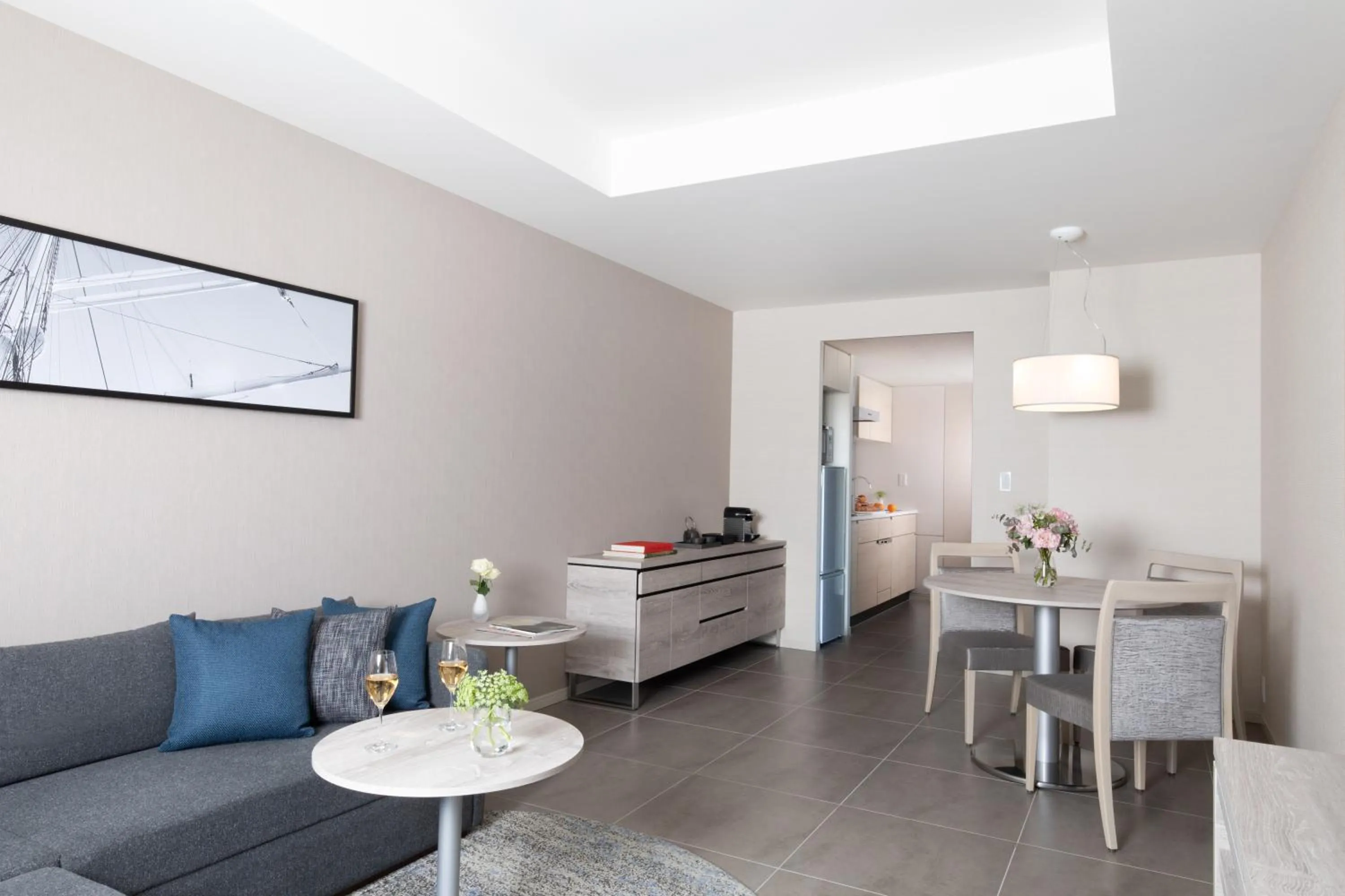 Coffee/tea facilities in Oakwood Suites Yokohama