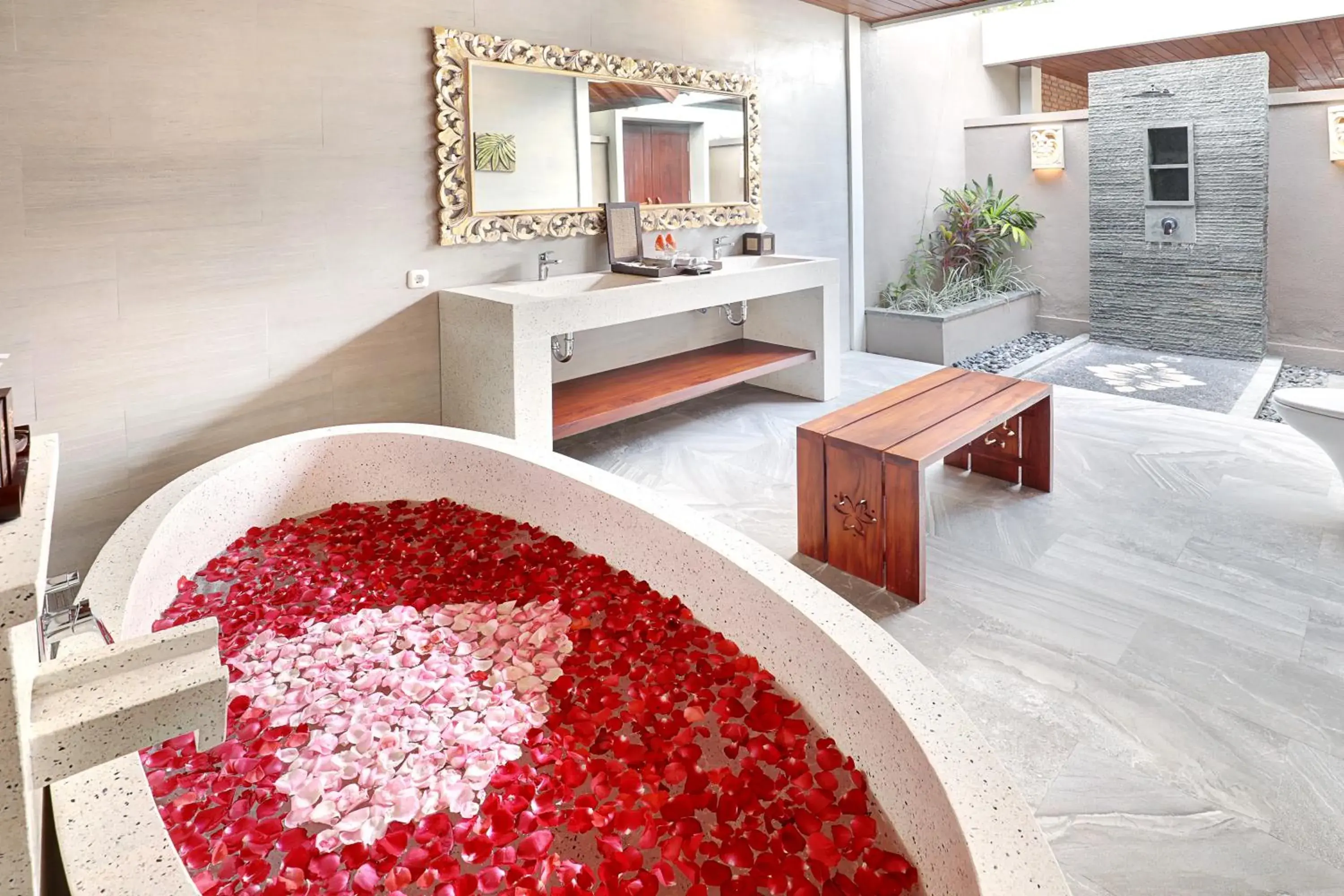 Bath in Lumbini Luxury Villas and Spa