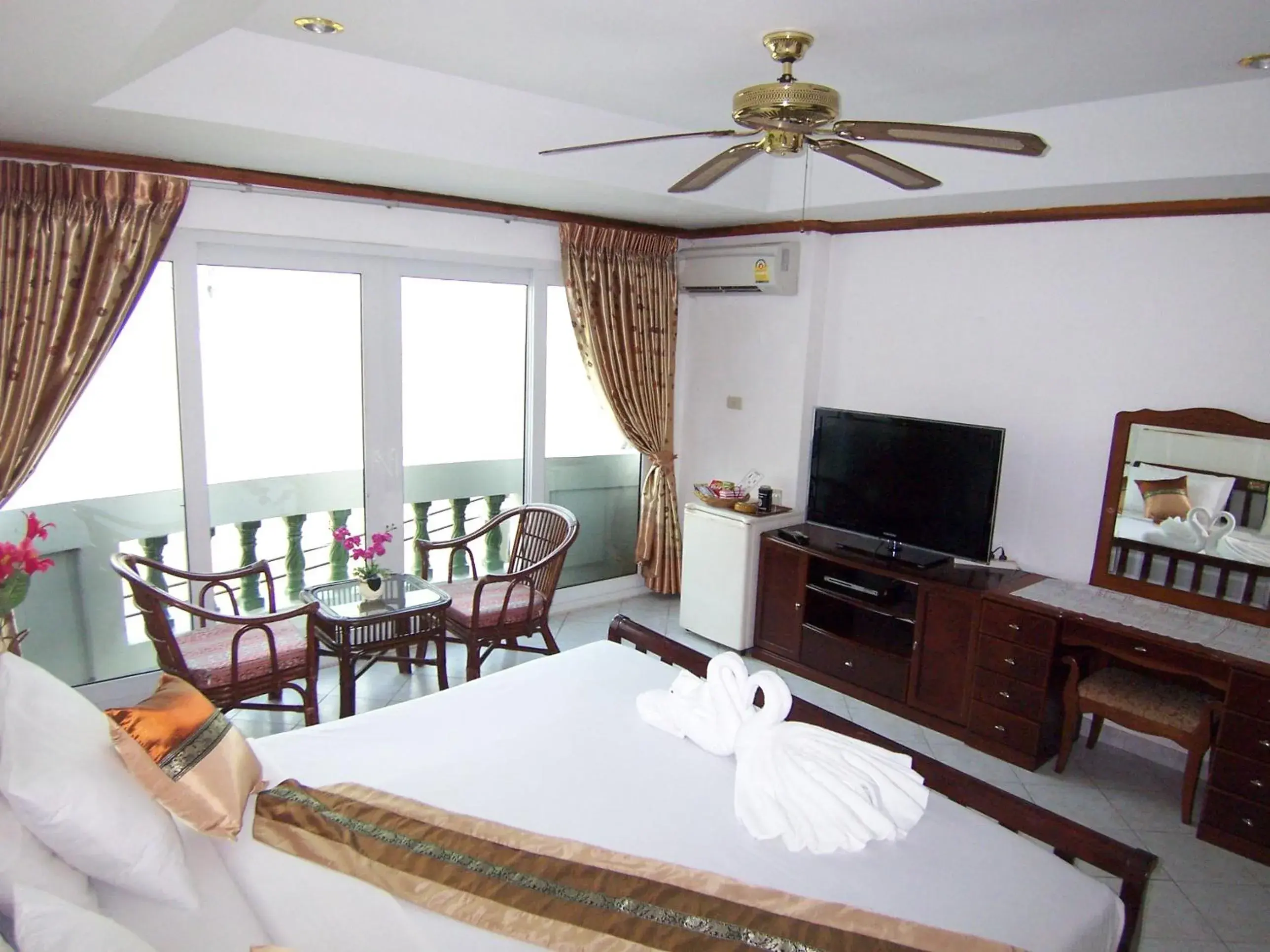 Deluxe Double Room with Bath in Orchid Residence