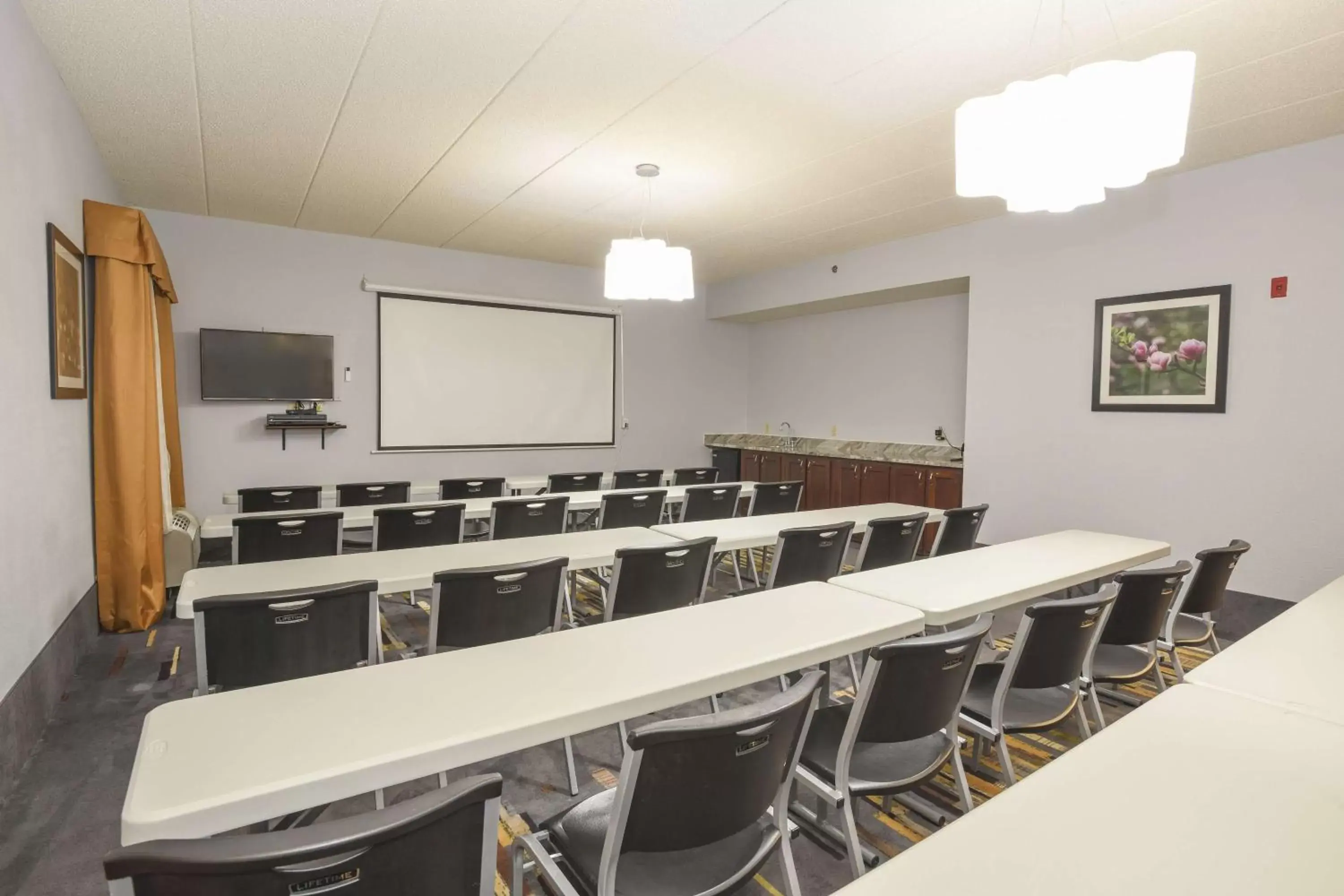 Meeting/conference room in Hampton Inn Cincinnati Eastgate