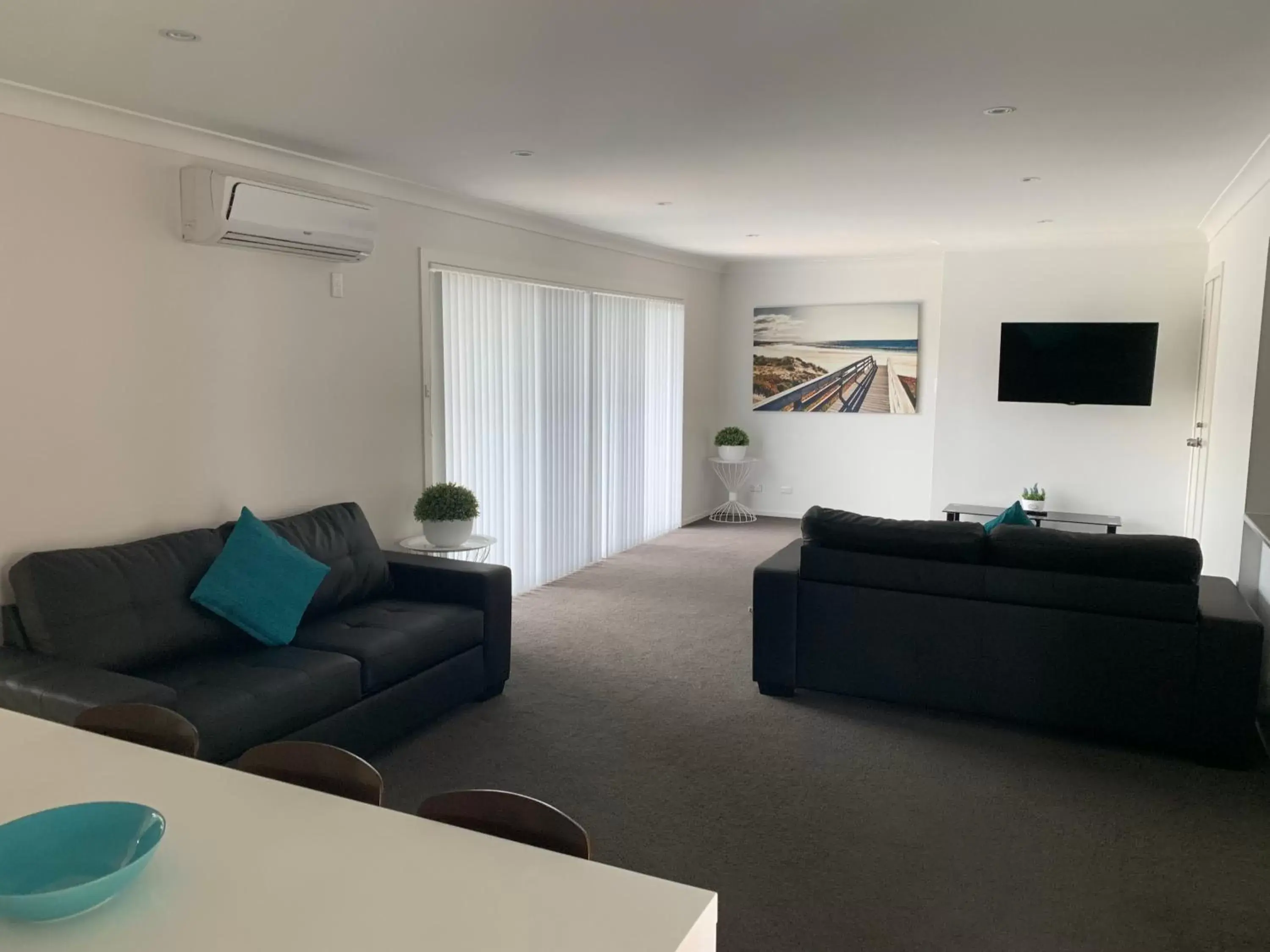 Living room, Seating Area in The Oaks Hotel Motel