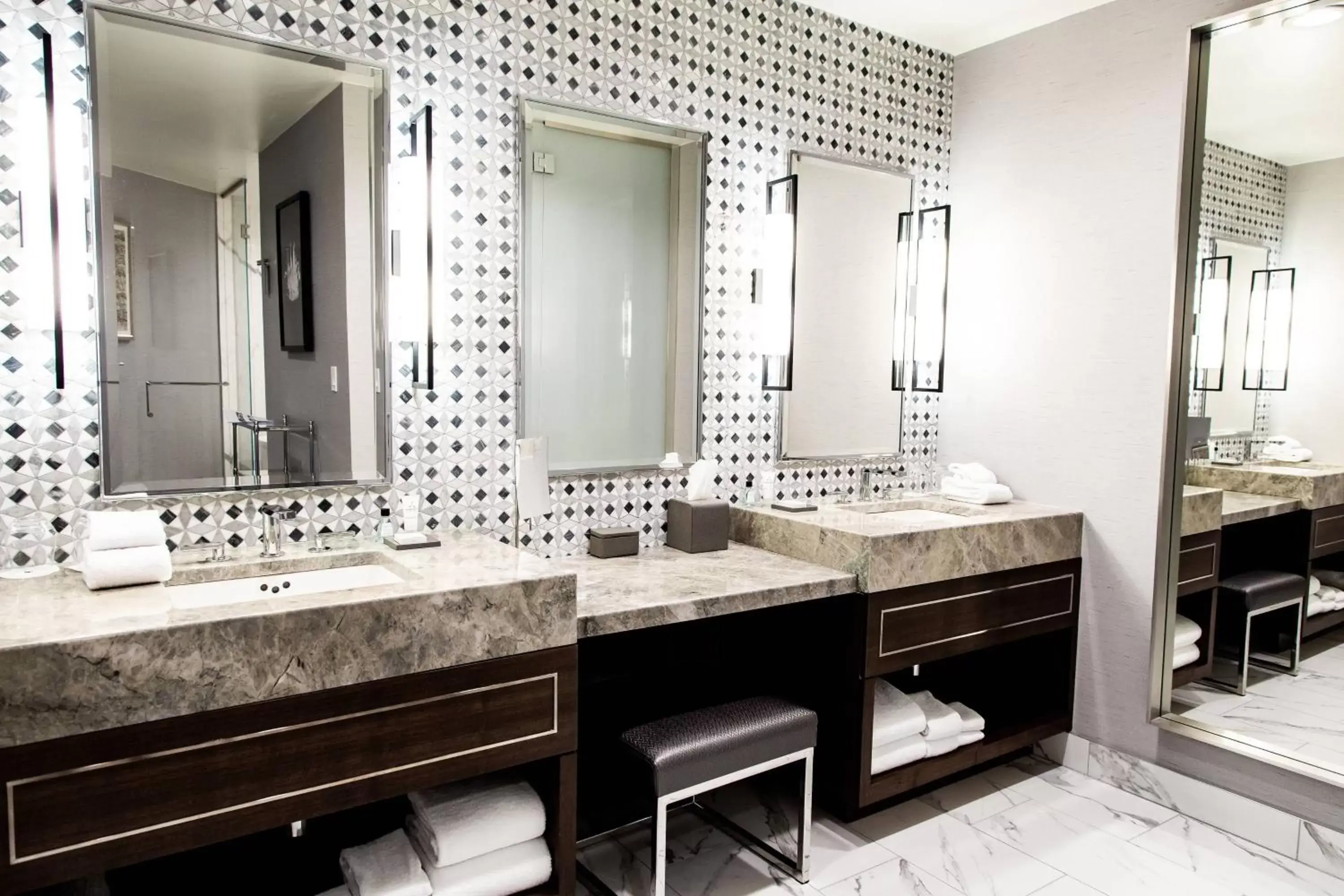 Bathroom in JW Marriott New Orleans