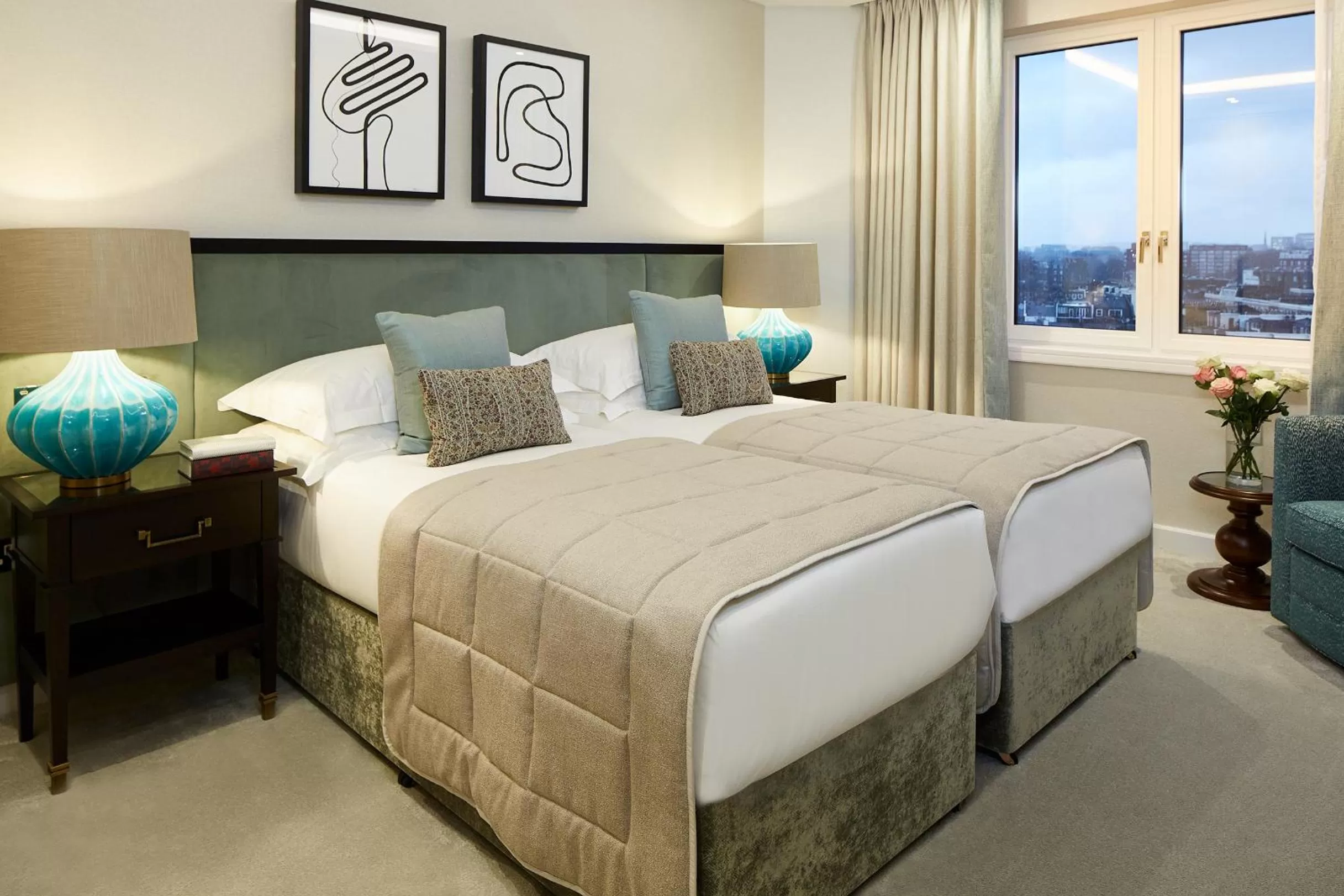 Bed in Cheval Gloucester Park at Kensington