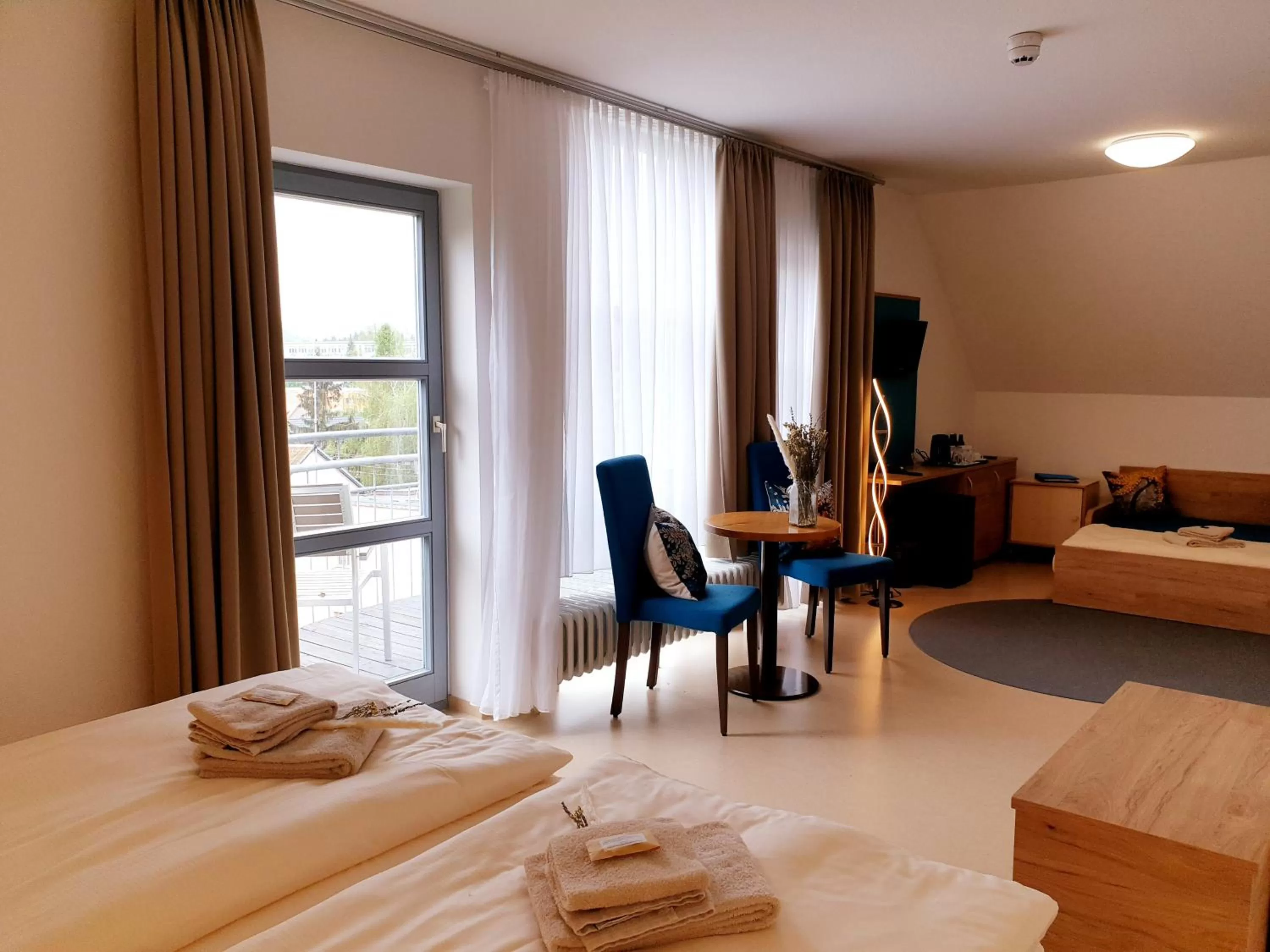 View (from property/room), Bed in Pilgrims Inn Kreischa