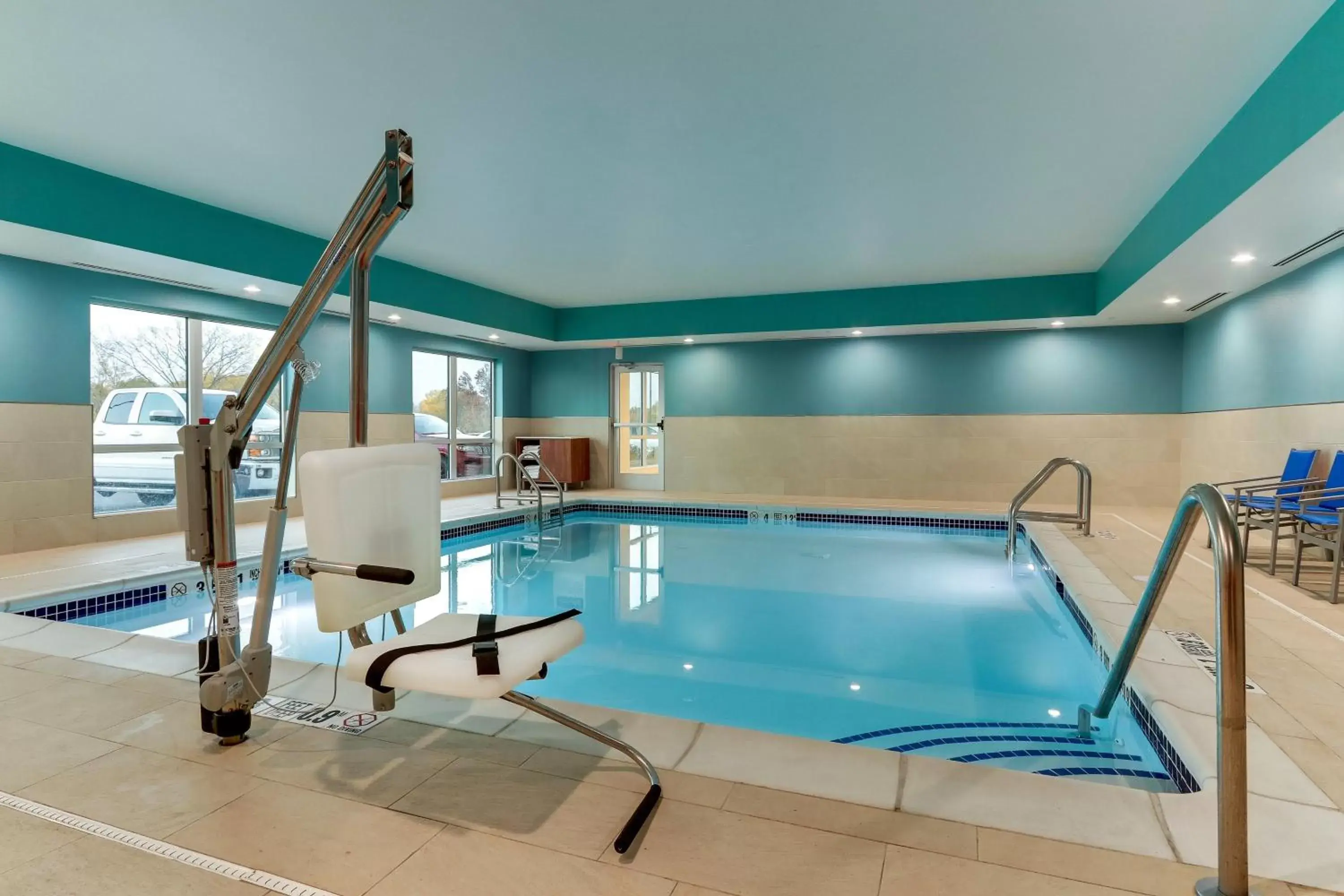 Swimming pool in Holiday Inn Express & Suites - Middletown - Goshen by IHG Swimming pool in Holiday Inn Express & Suites - Middletown - Goshen by IHG