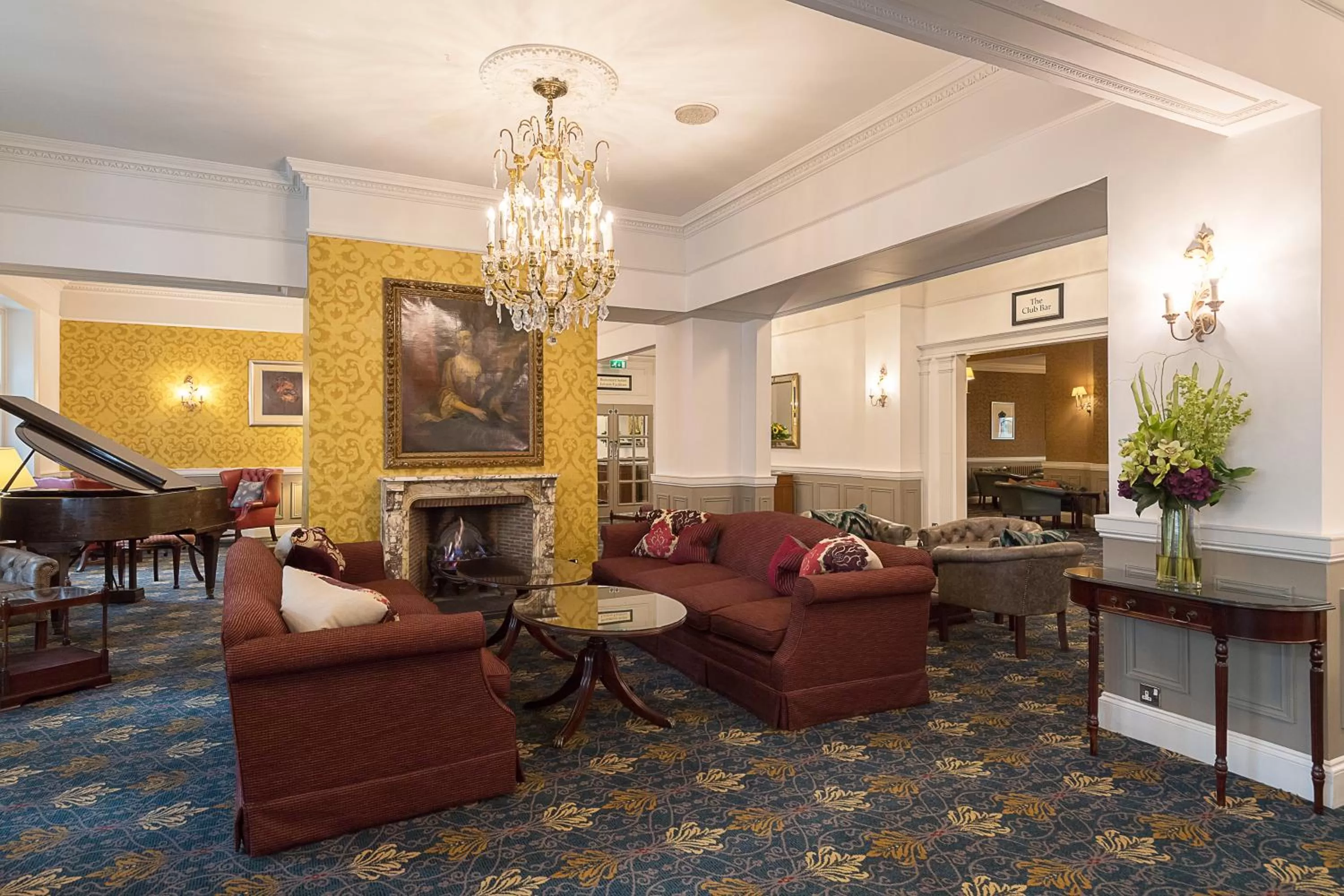 Lounge or bar in Norfolk Royale Hotel