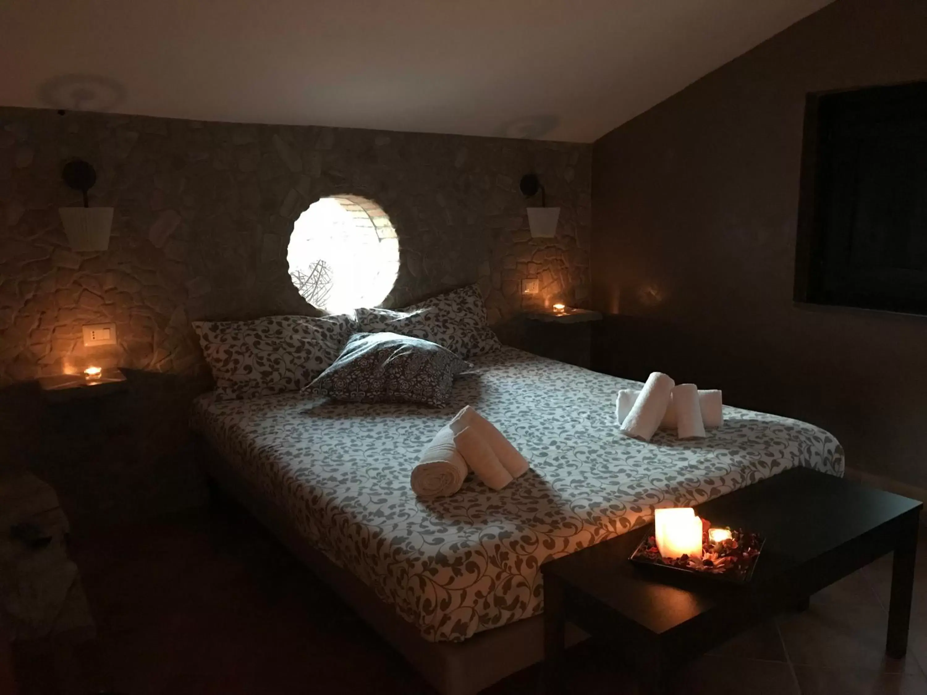 Photo of the whole room, Bed in Guarda Che Luna