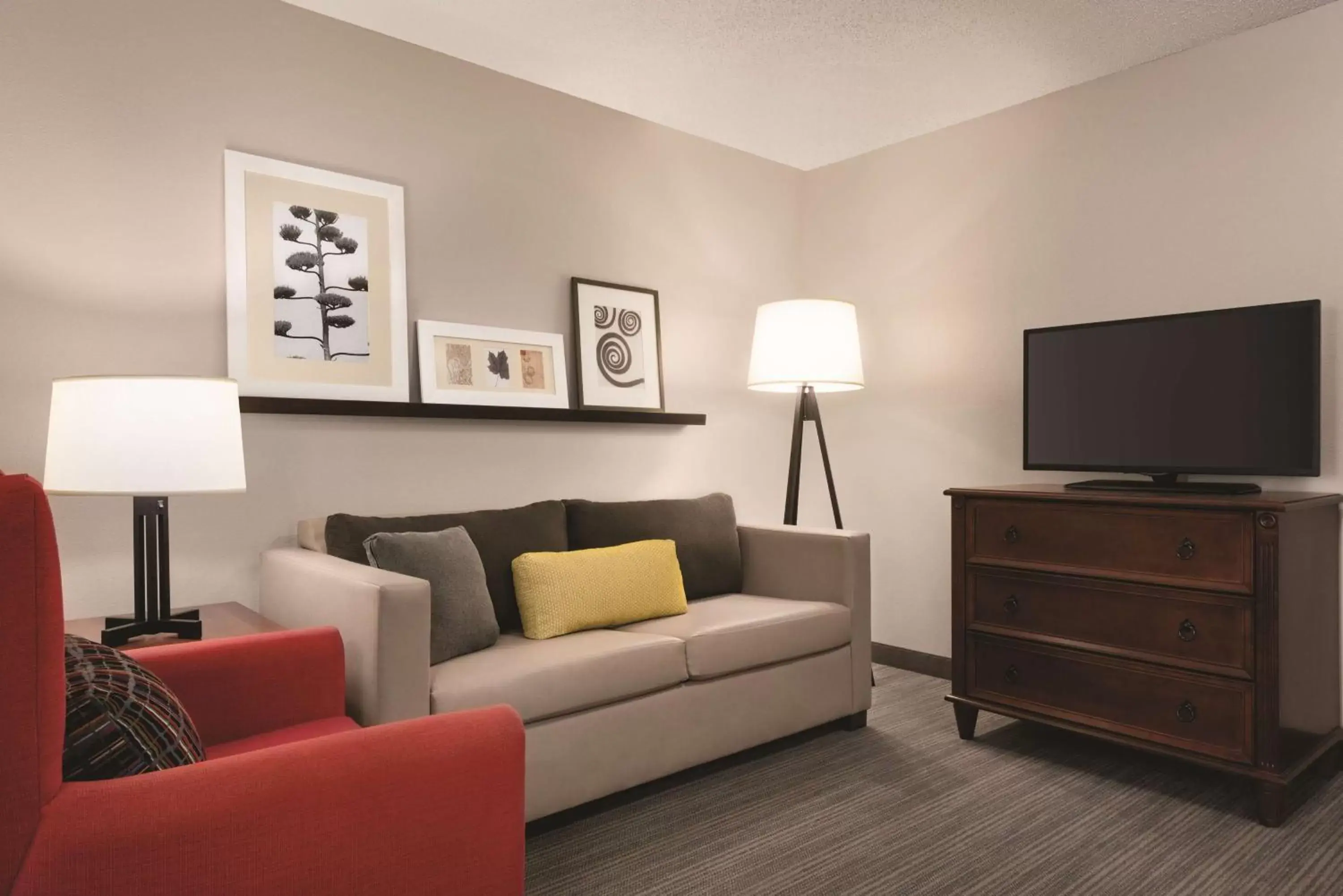 TV and multimedia, Seating Area in Country Inn & Suites by Radisson, Marinette, WI