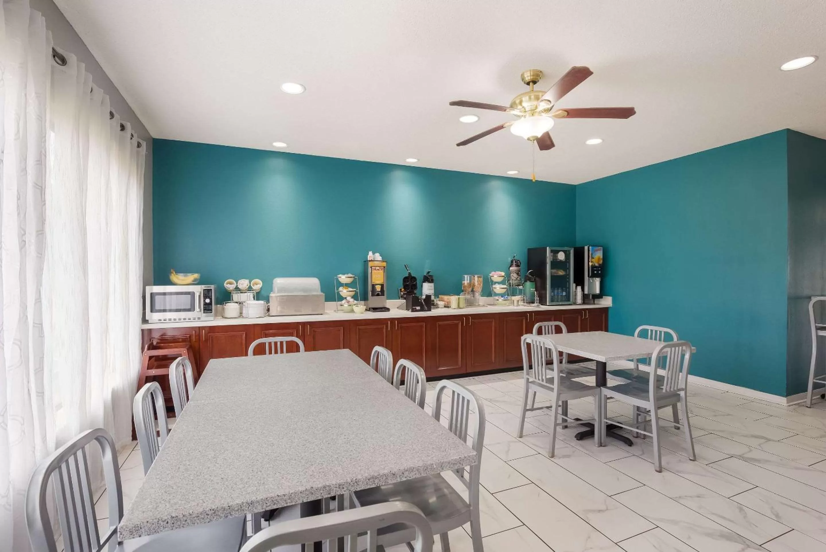 Breakfast in Quality Inn Thomasville-Northpark