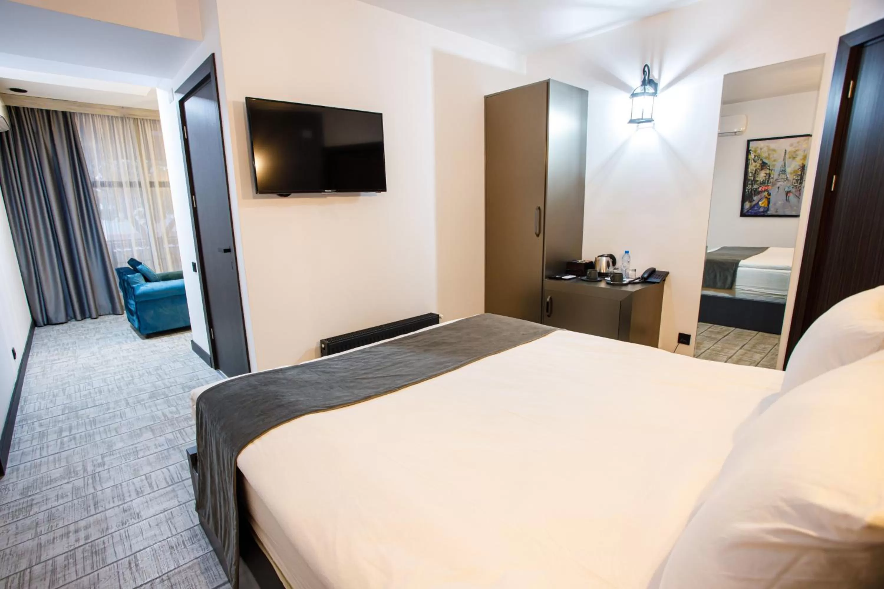 Communal lounge/ TV room, Bed in The Phoenix Boutique Hotel