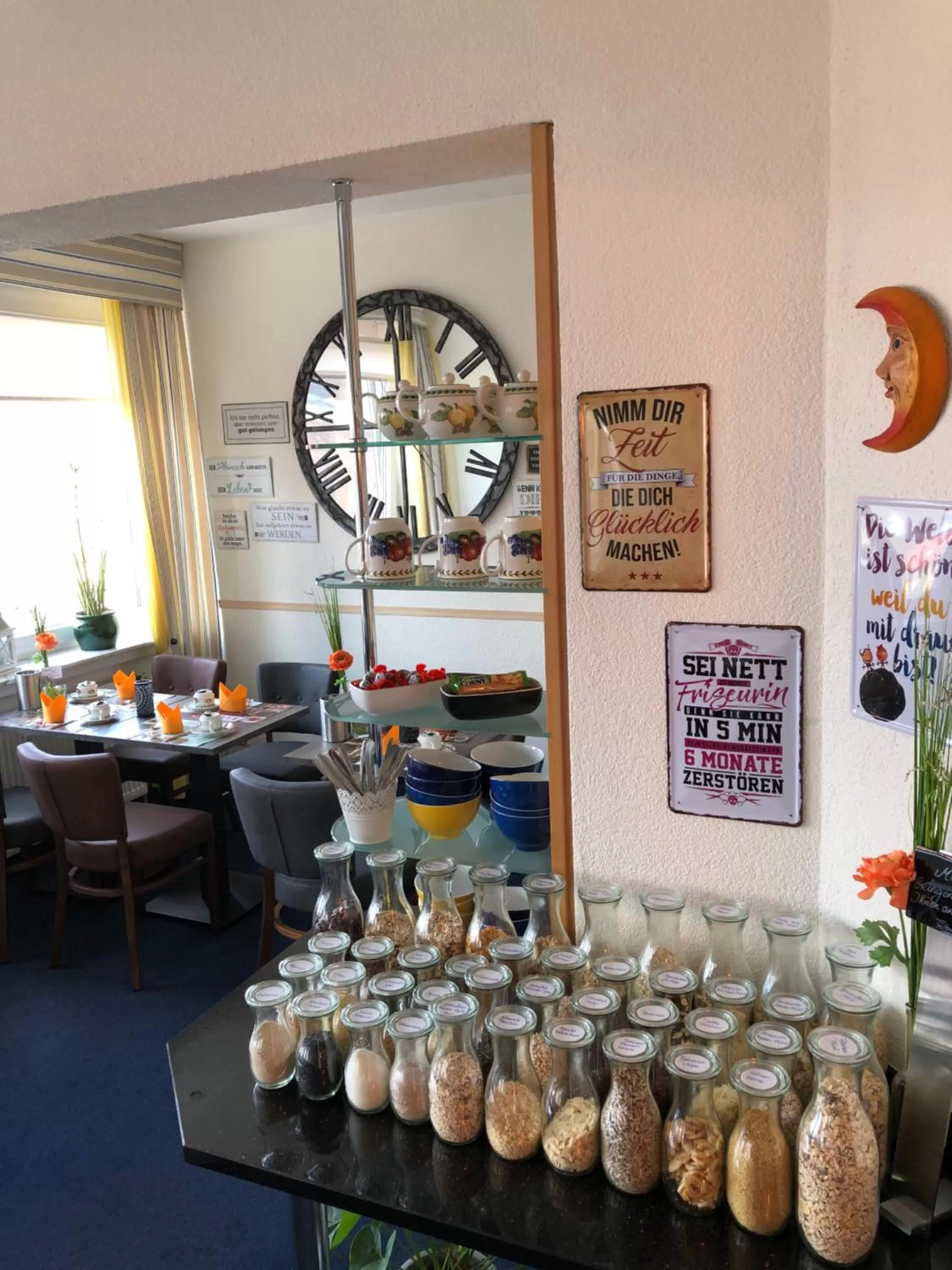 Breakfast in Hotel Peterchens Mondfahrt