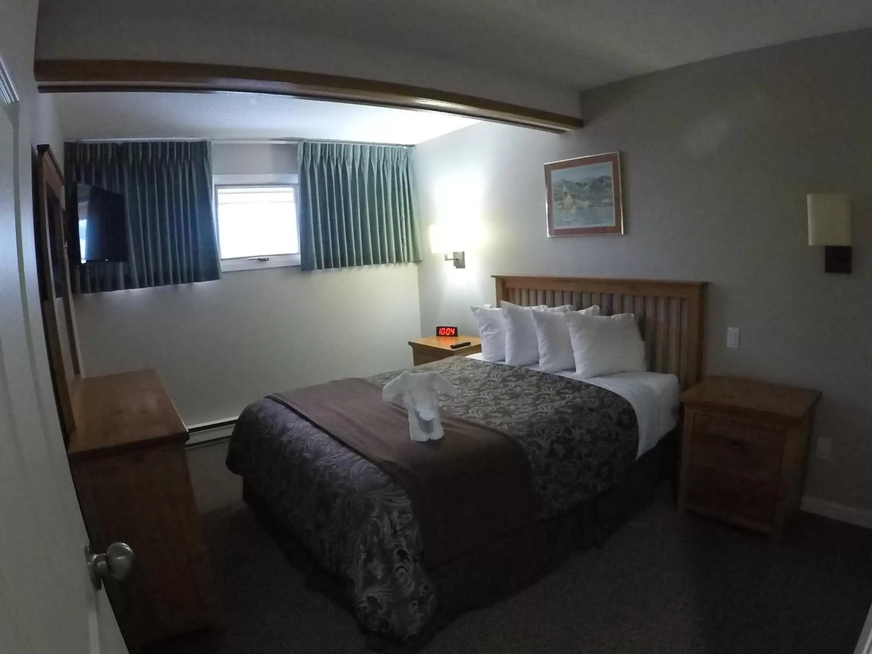 Bedroom, Bed in Panorama Vacation Retreat at Horsethief Lodge