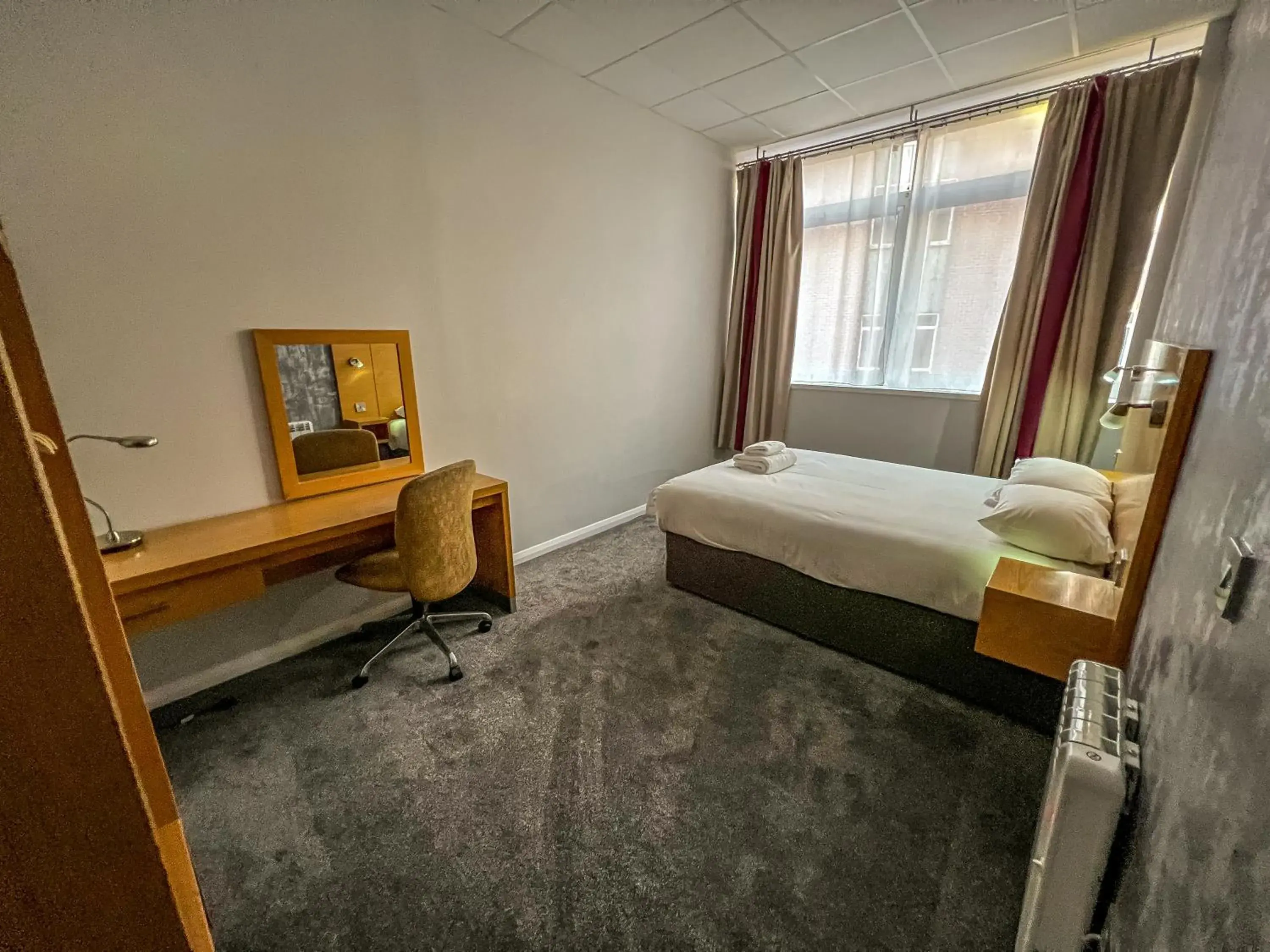 Bedroom, Bed in County Hall Apartment Hotel