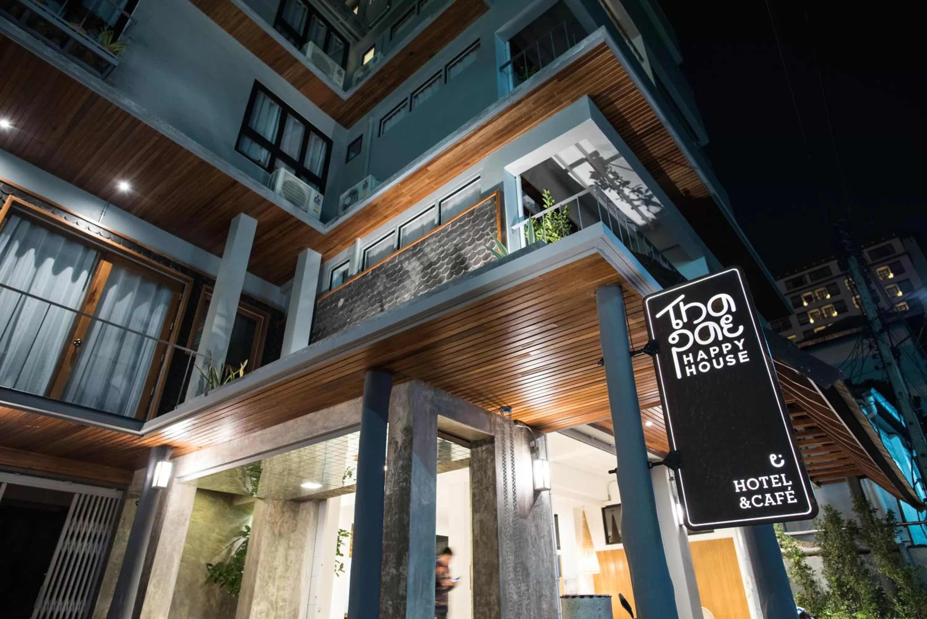 Facade/entrance in Thapae Happy House