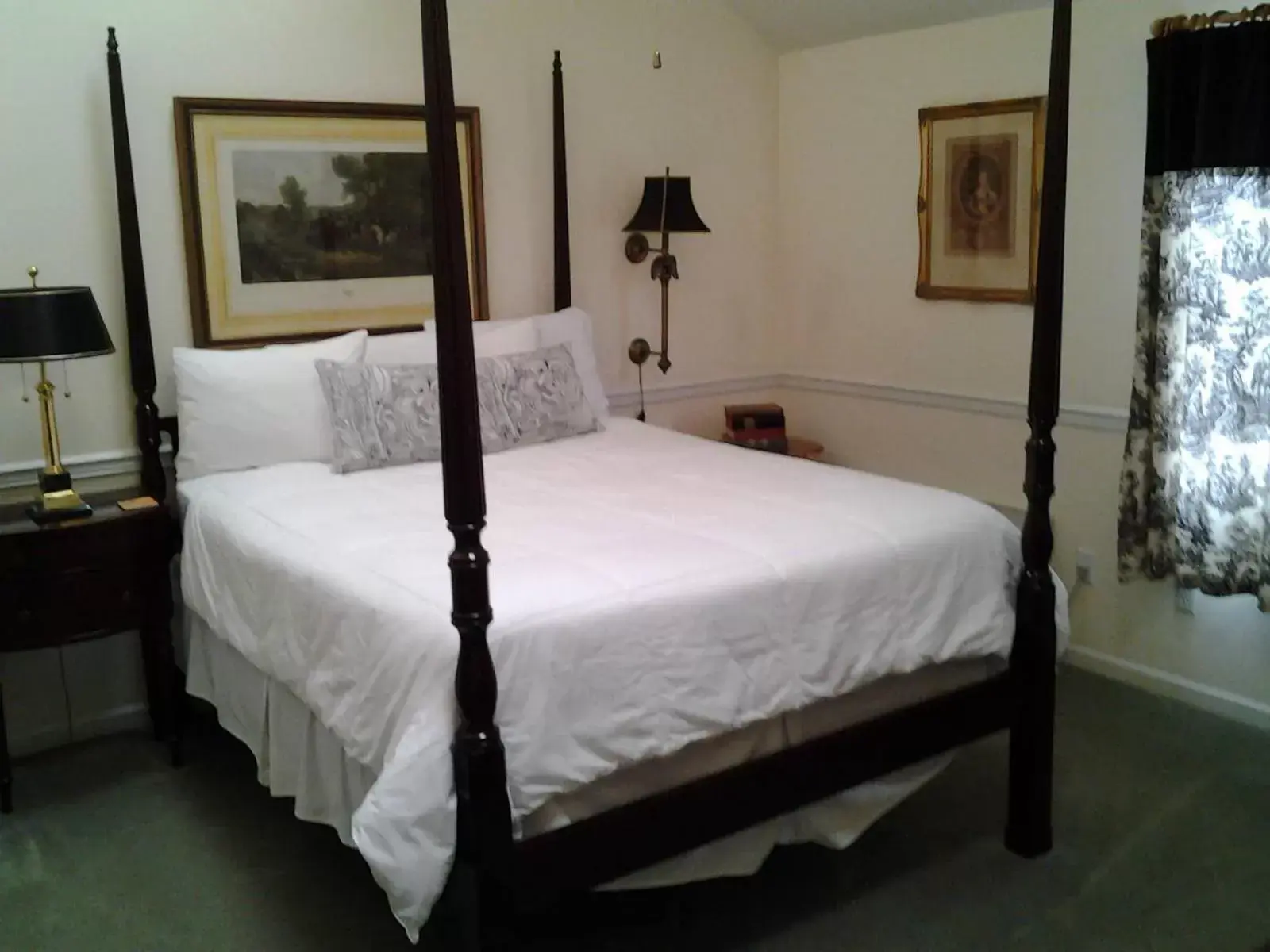 Bed, Room Photo in The Inn at Benicia Bay