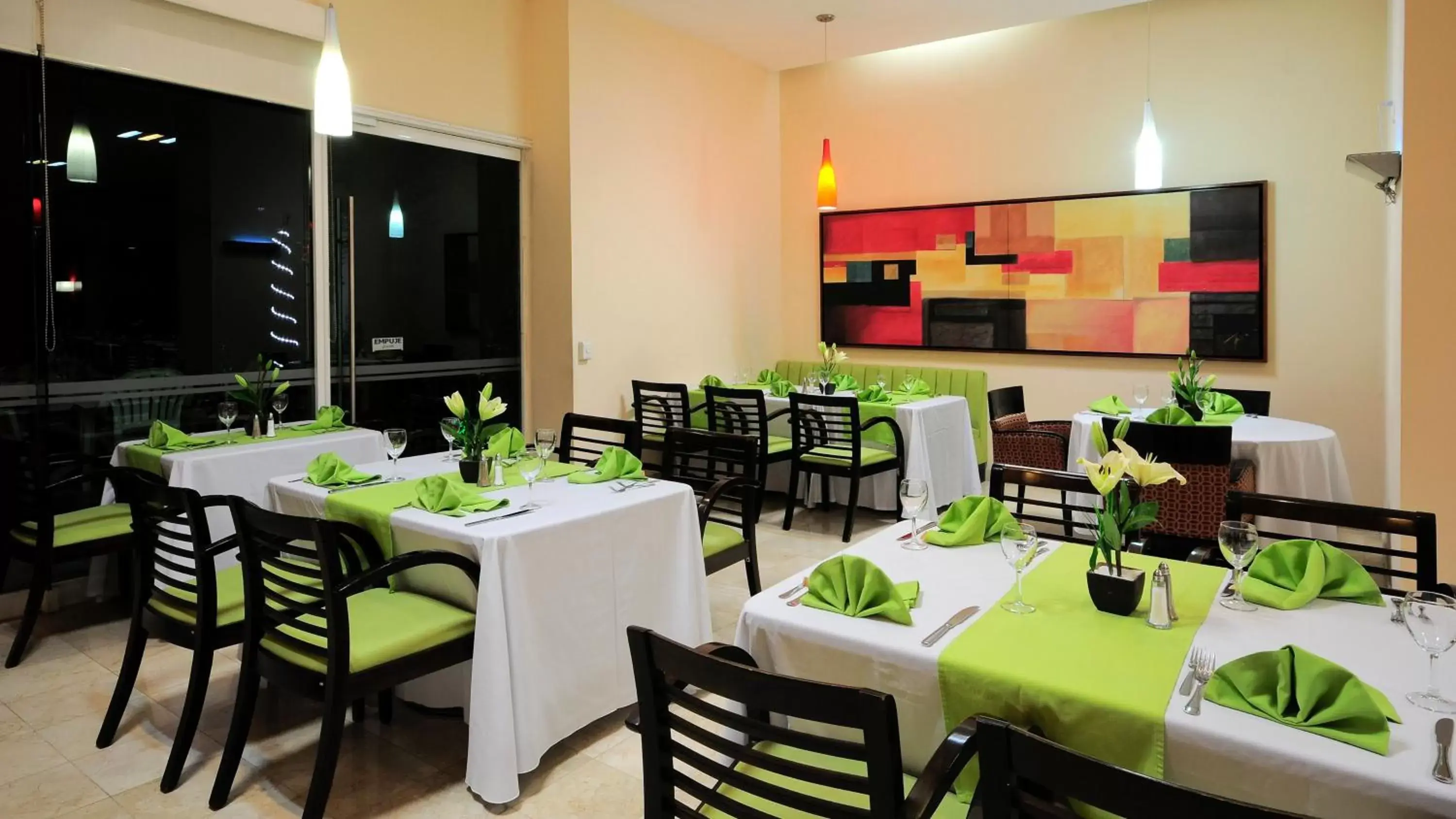 Restaurant/Places to Eat in Holiday Inn Uruapan, an IHG Hotel