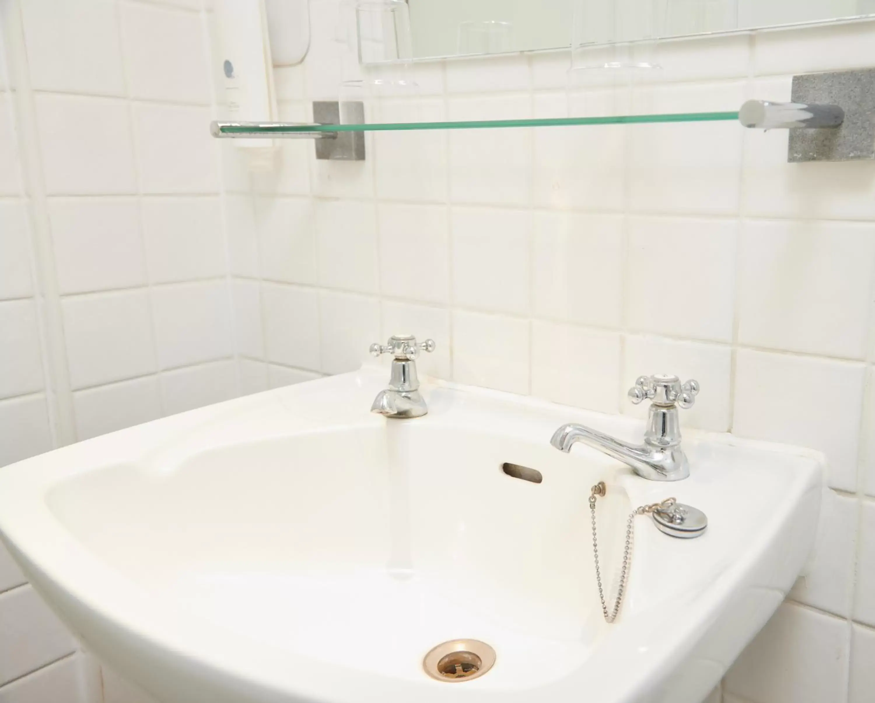 Bathroom in Lamb Hotel by Greene King Inns