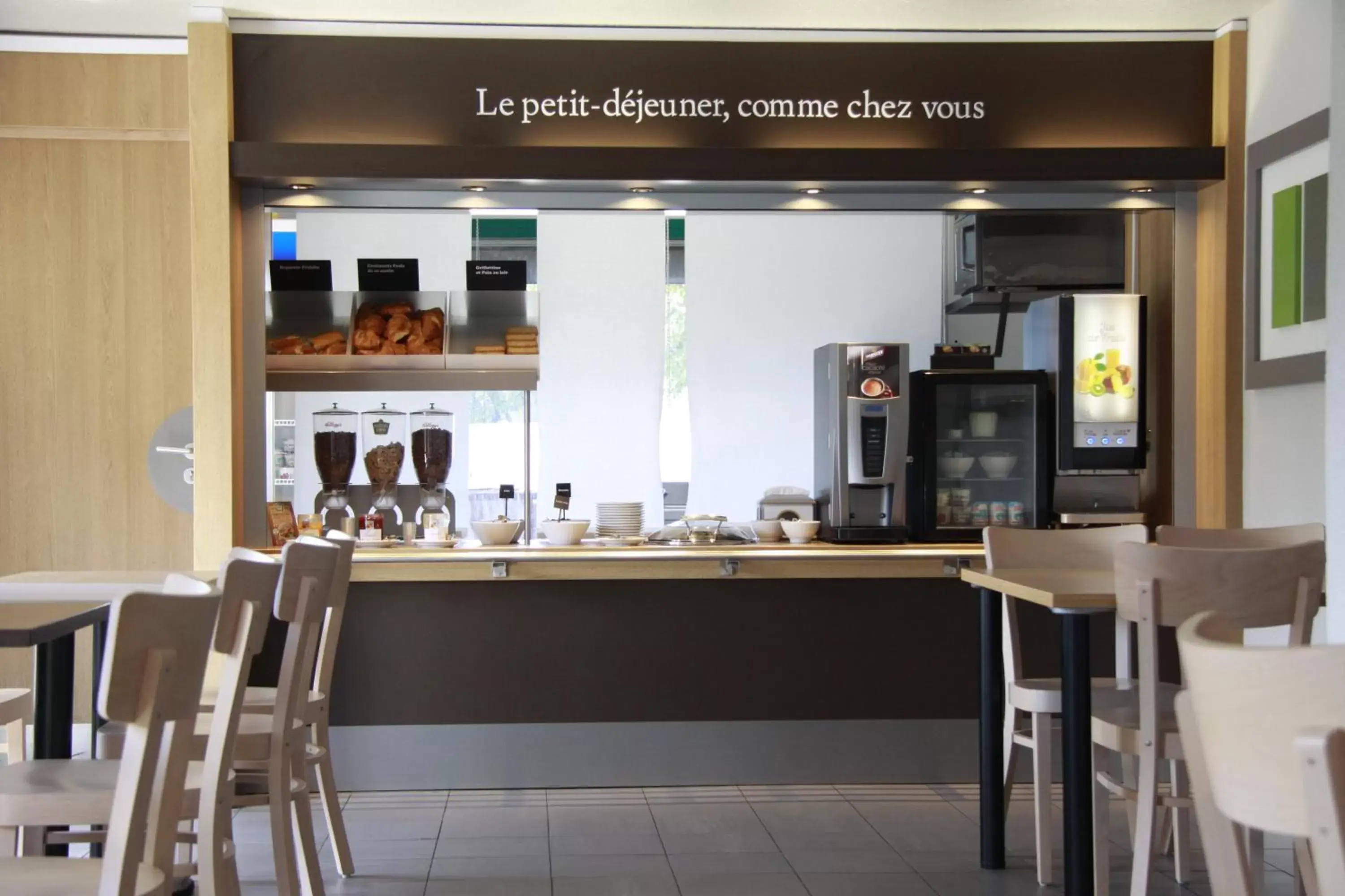 Buffet breakfast, Restaurant/Places to Eat in B&B HOTEL Vierzon