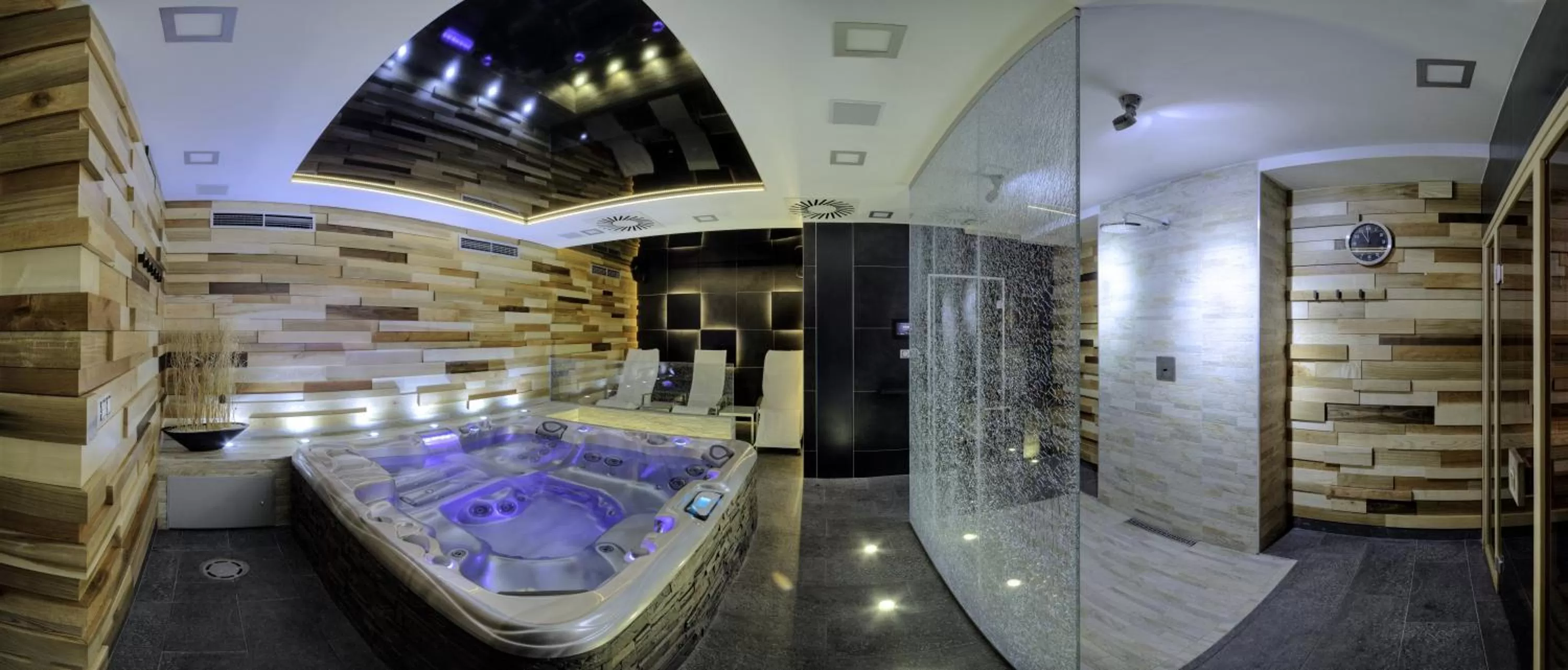 Hot Tub in Hotel Purkmistr