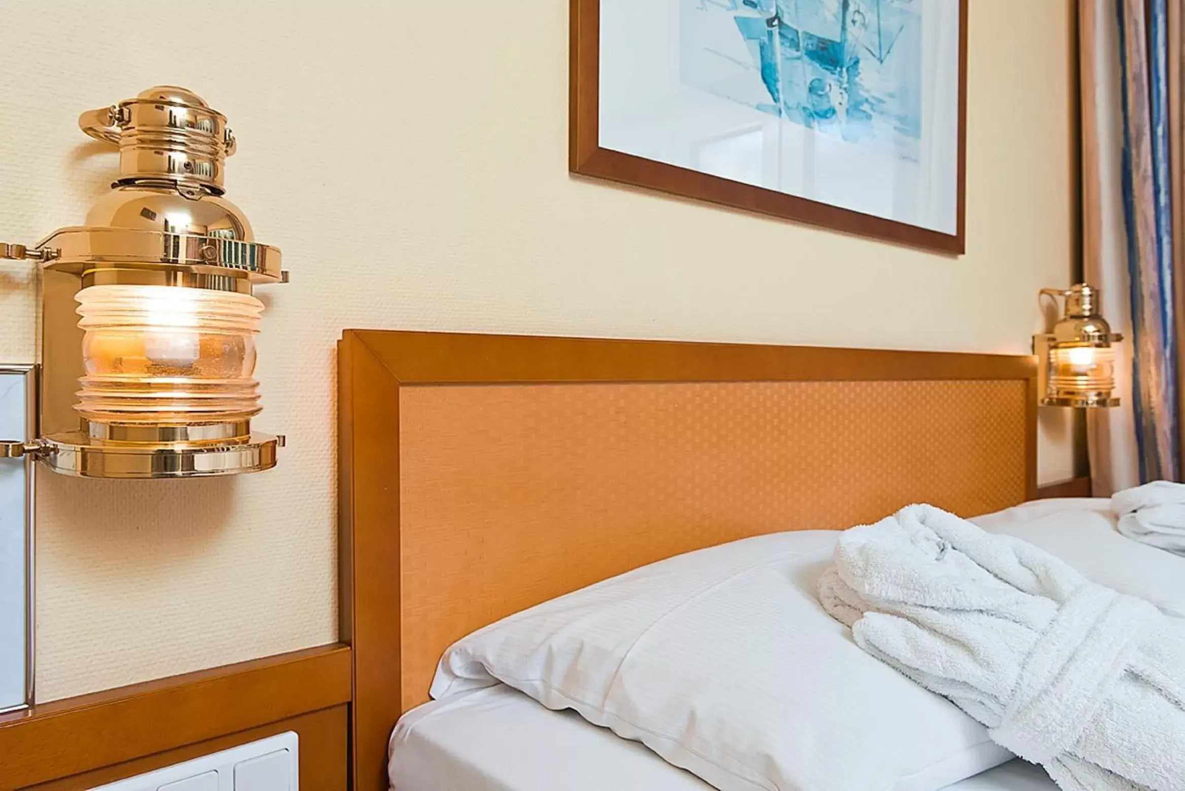 Decorative detail, Bed in Wyndham Stralsund HanseDom Decorative detail, Bed in Wyndham Stralsund HanseDom