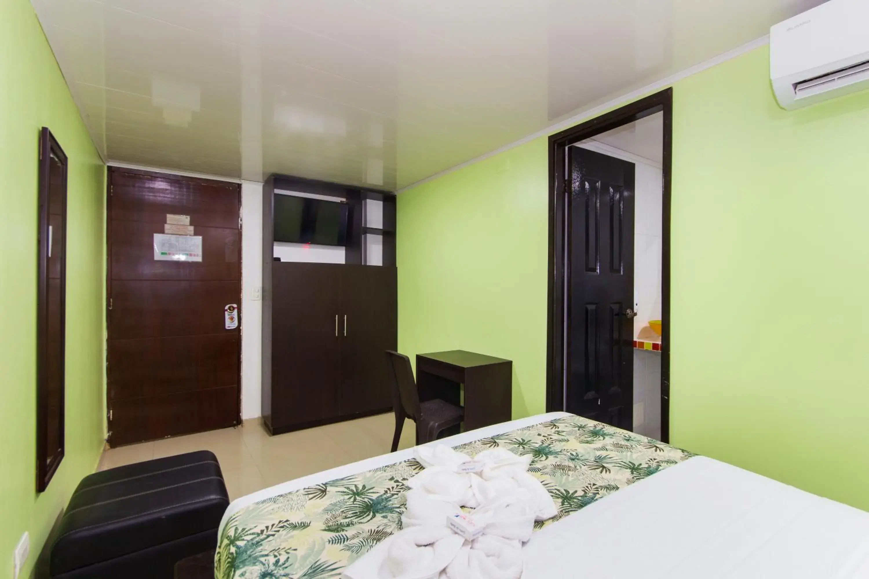 Bed in Hotel Marina Suites By GEH Suites