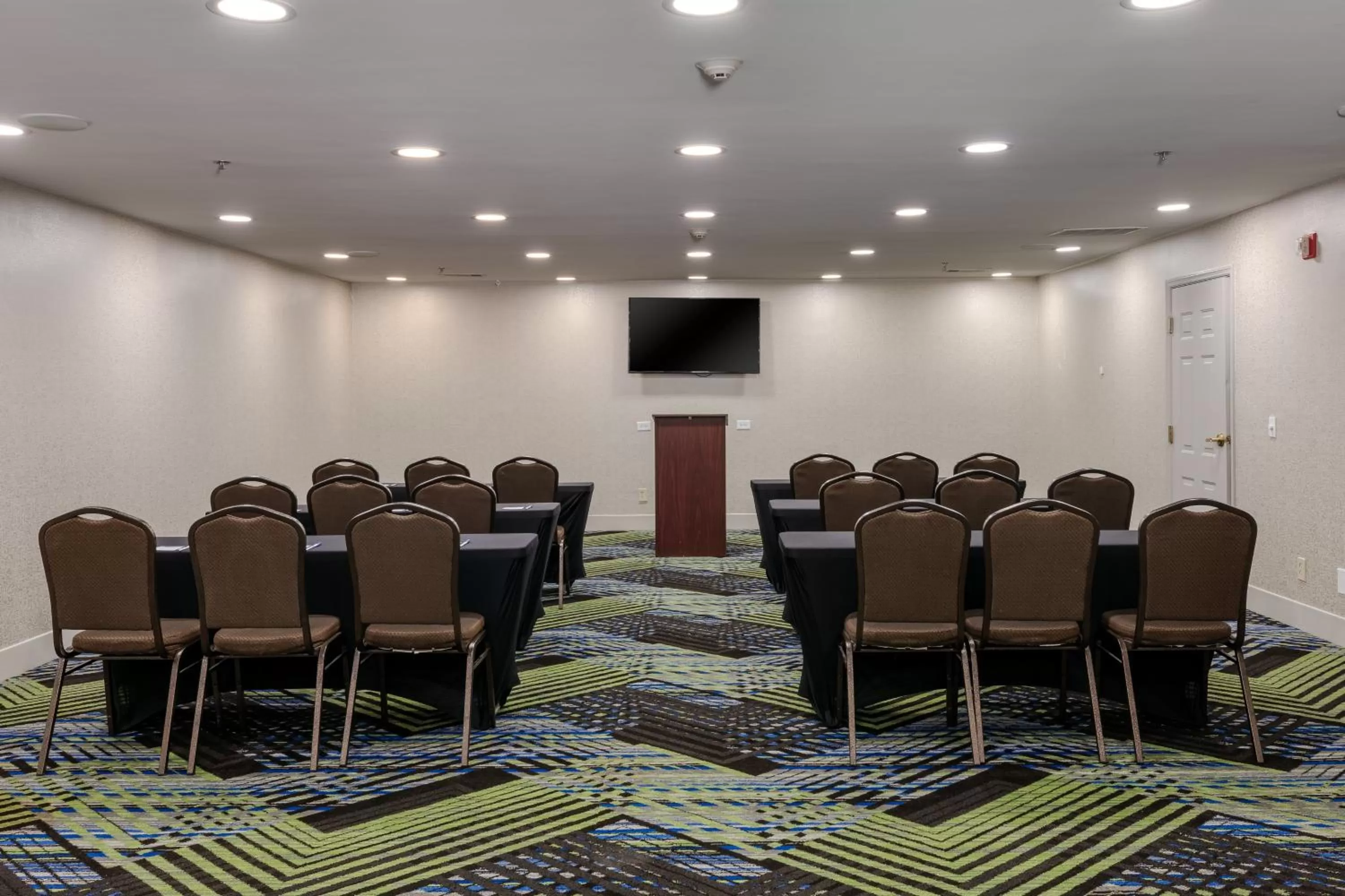 Meeting/conference room in Holiday Inn Express Alpharetta - Roswell by IHG