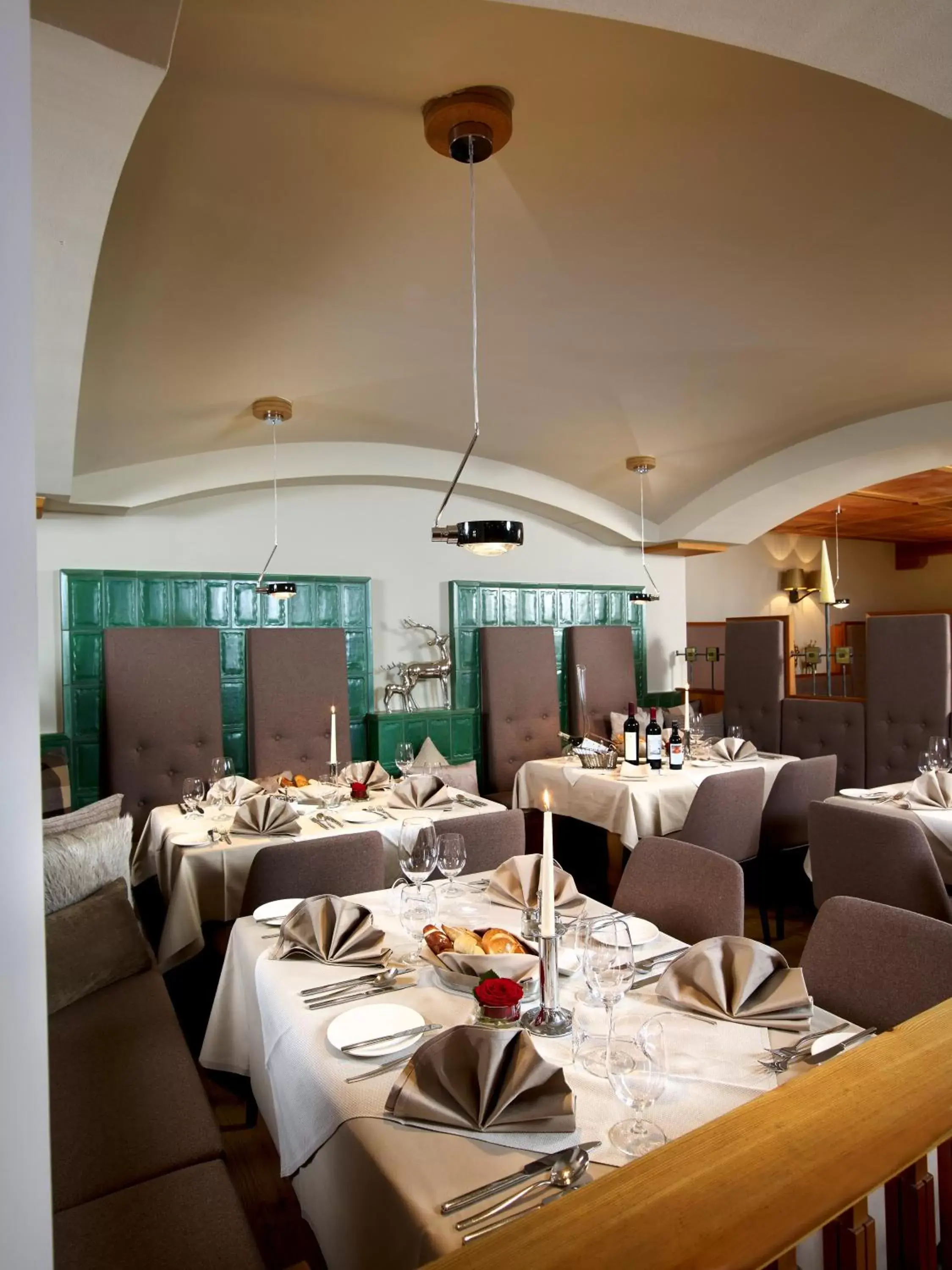 Restaurant/Places to Eat in Hotel Innsbruck