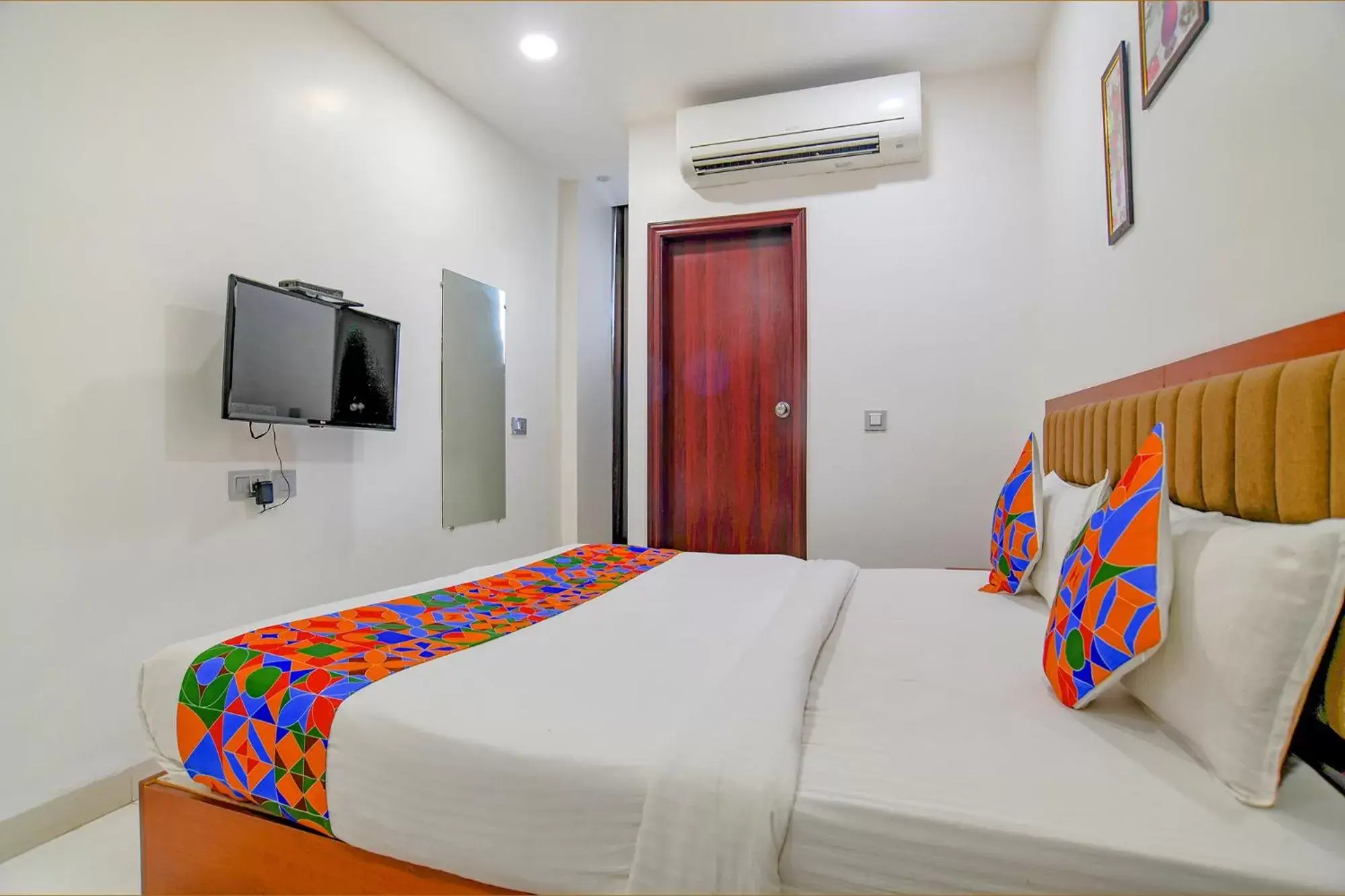 TV and multimedia, Bed in FabHotel Day2Day TV and multimedia, Bed in FabHotel Day2Day