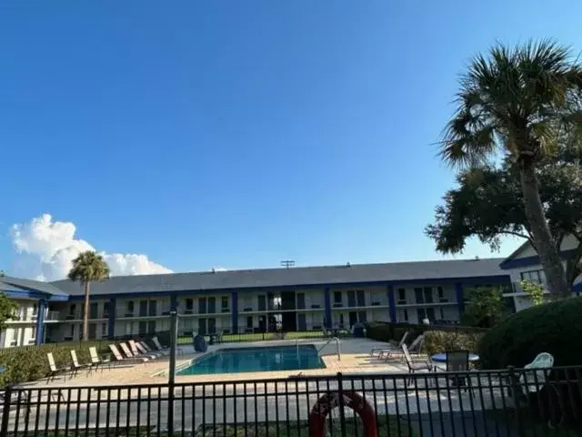 Swimming Pool in Days Inn by Wyndham Crystal River