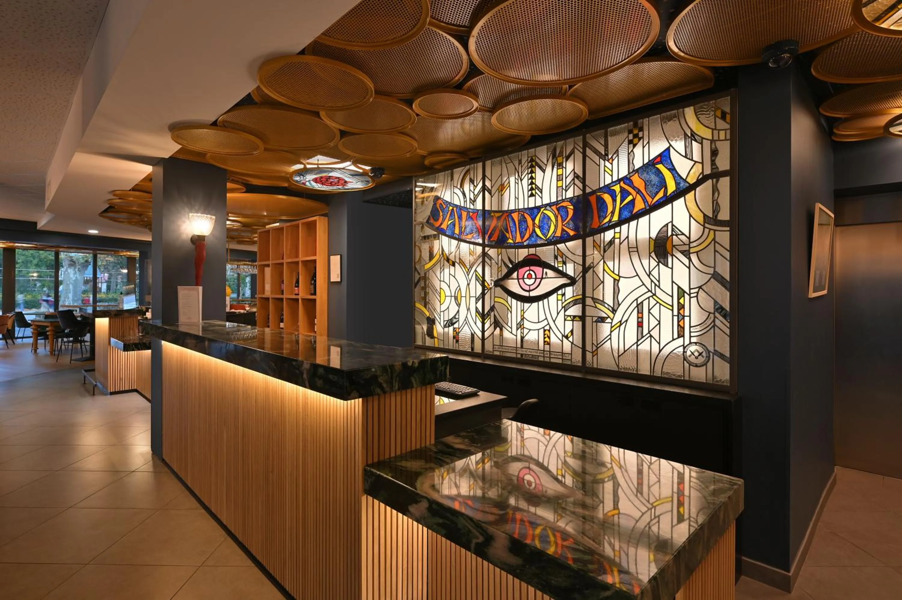 Lobby or reception in Dali Hôtel Perpignan - Restaurant