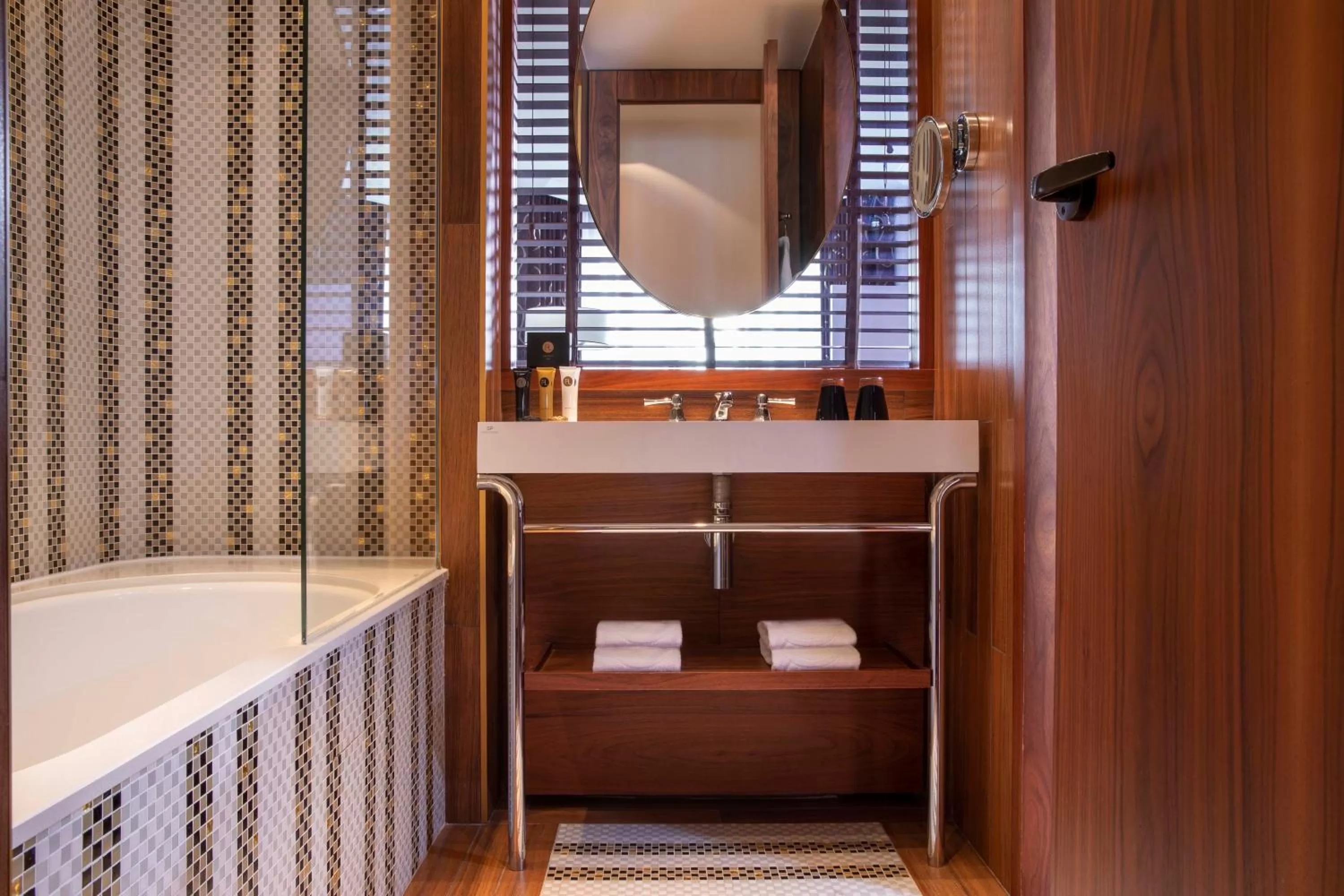 Bathroom in Hotel Maison FL