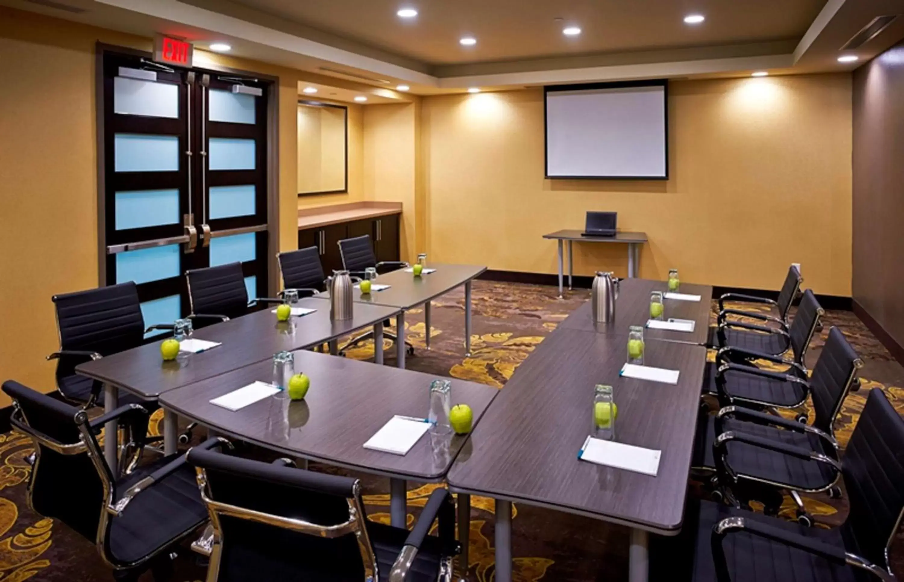 Meeting/conference room in Homewood Suites by Hilton Hamilton