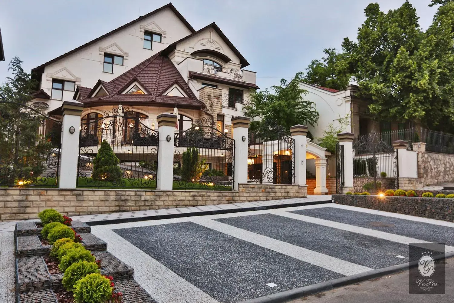 Facade/entrance, Property Building in VisPas Hotel