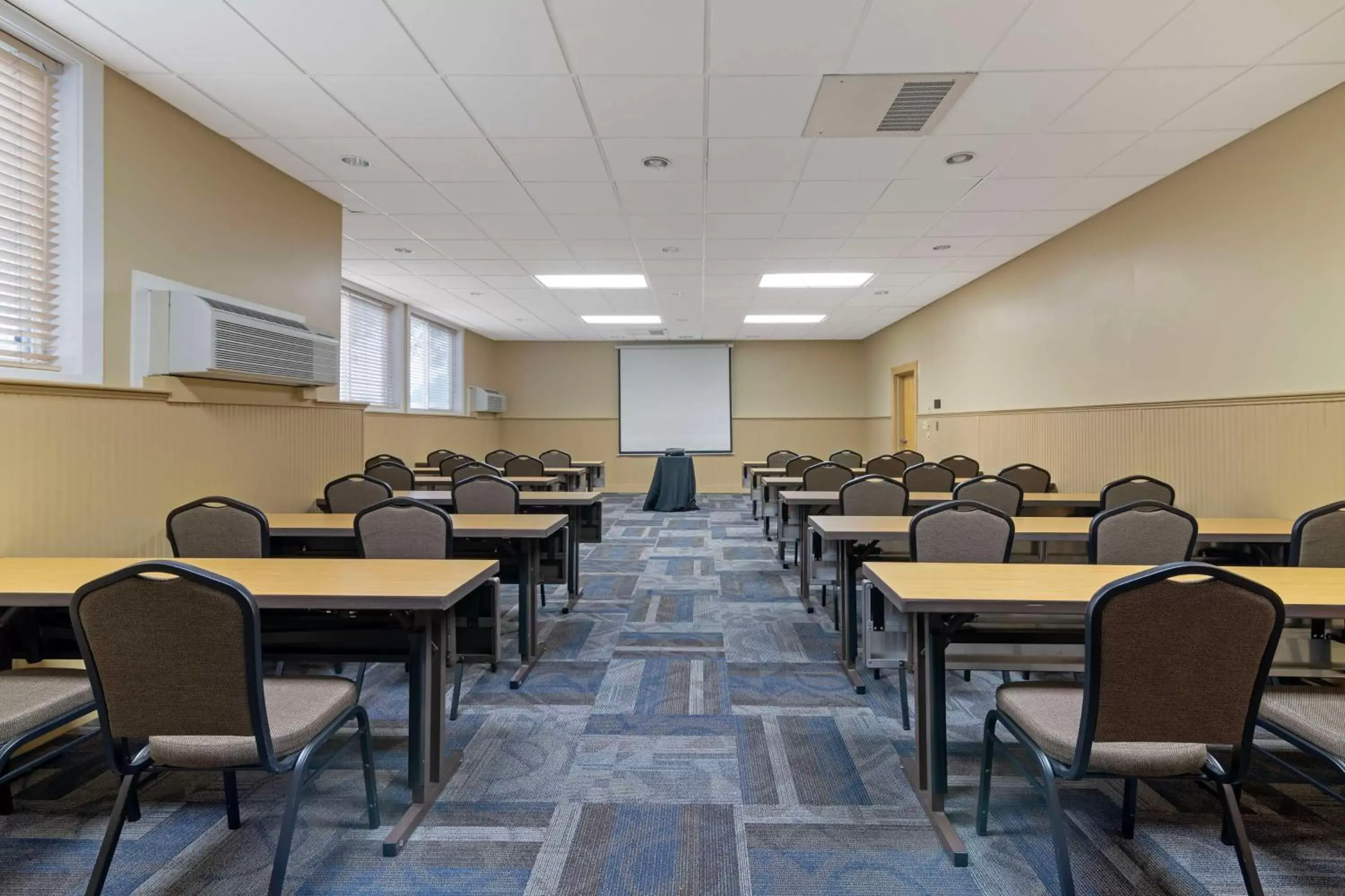 Meeting/conference room in Best Western Plus Windjammer Inn & Conference Center