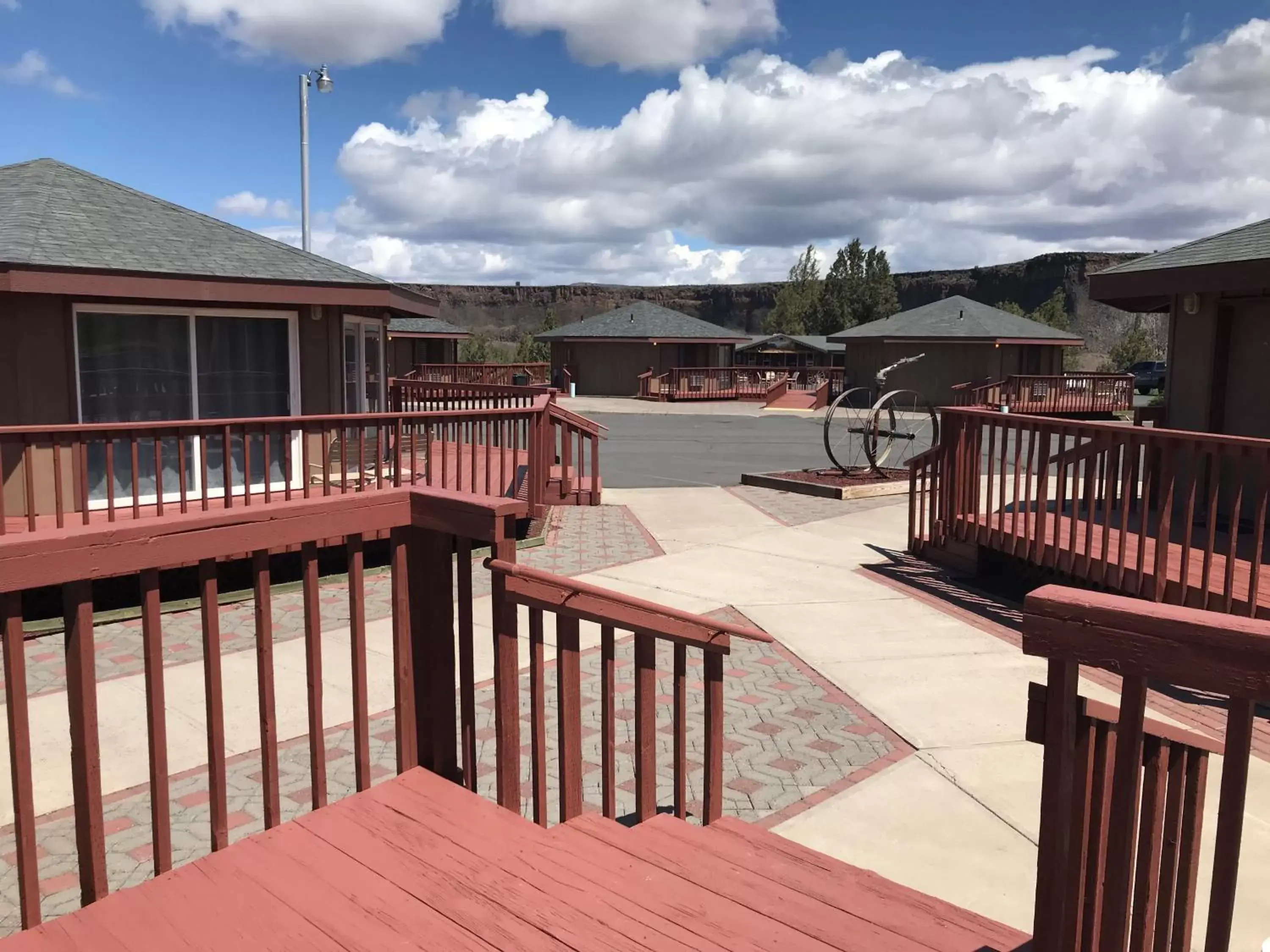 Property building, Balcony/Terrace in Smith Rock Resort