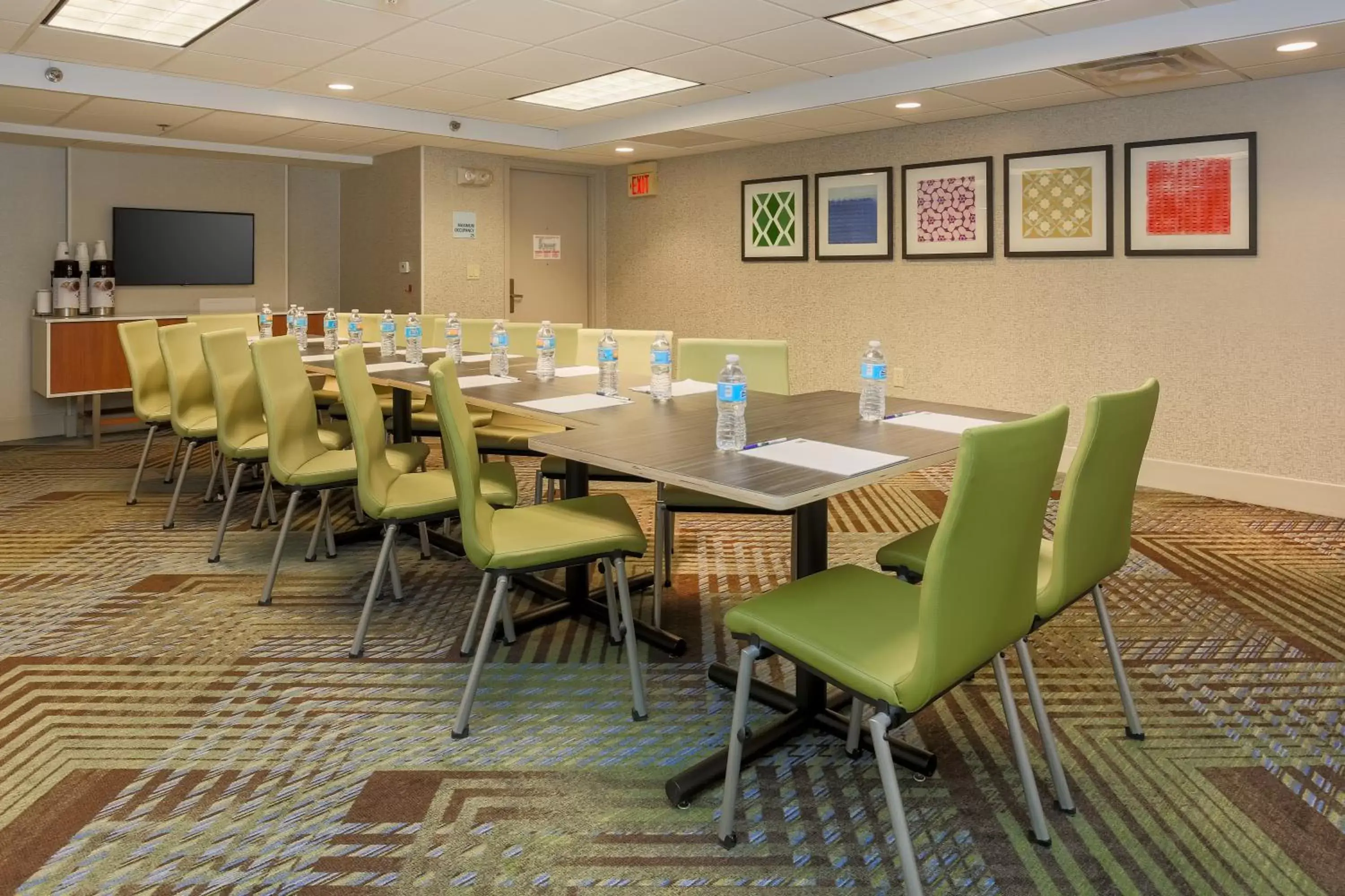 Meeting/conference room in Holiday Inn Express Milwaukee - West Medical Center, an IHG Hotel