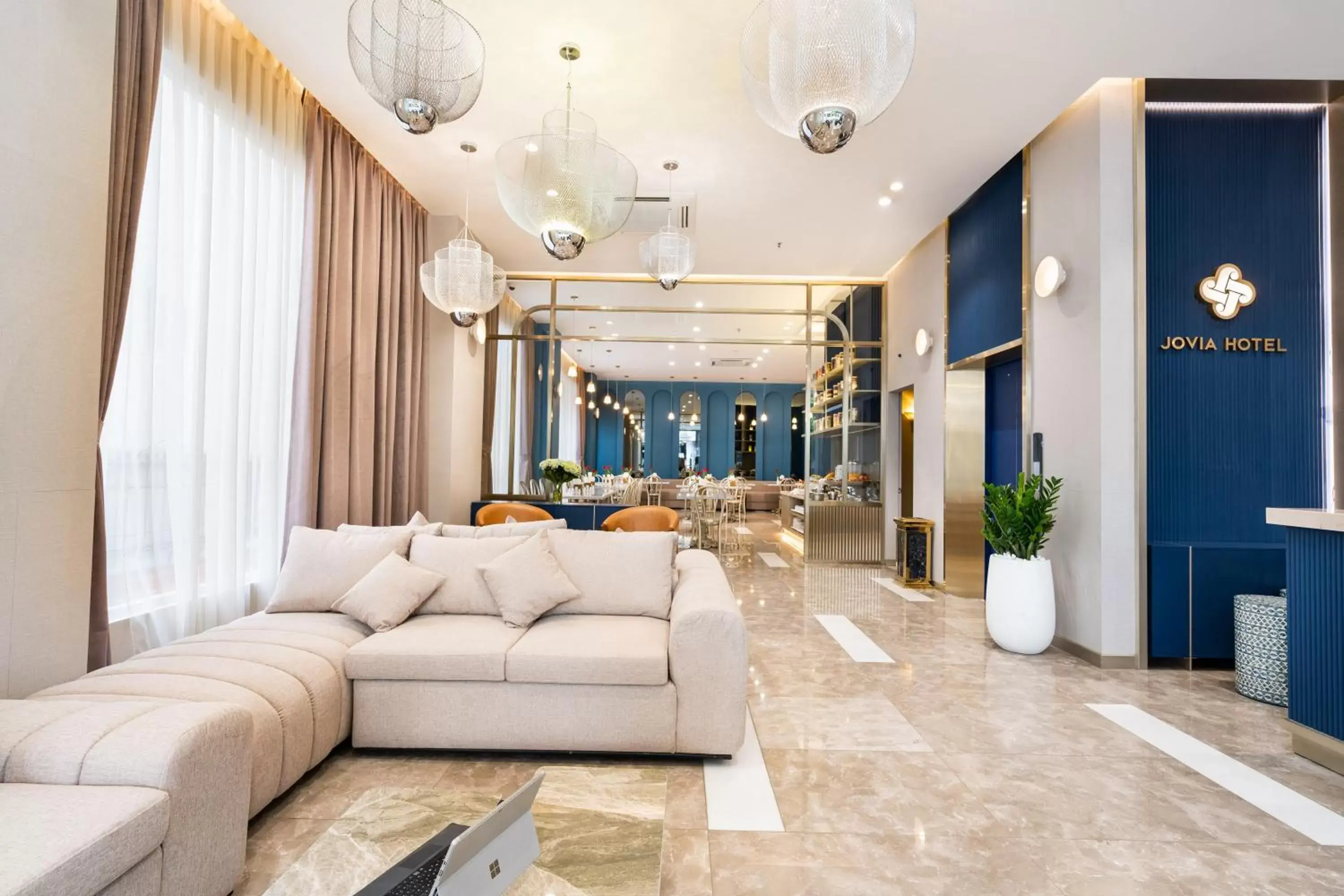 Restaurant/places to eat in Jovia Hotel Restaurant/places to eat in Jovia Hotel