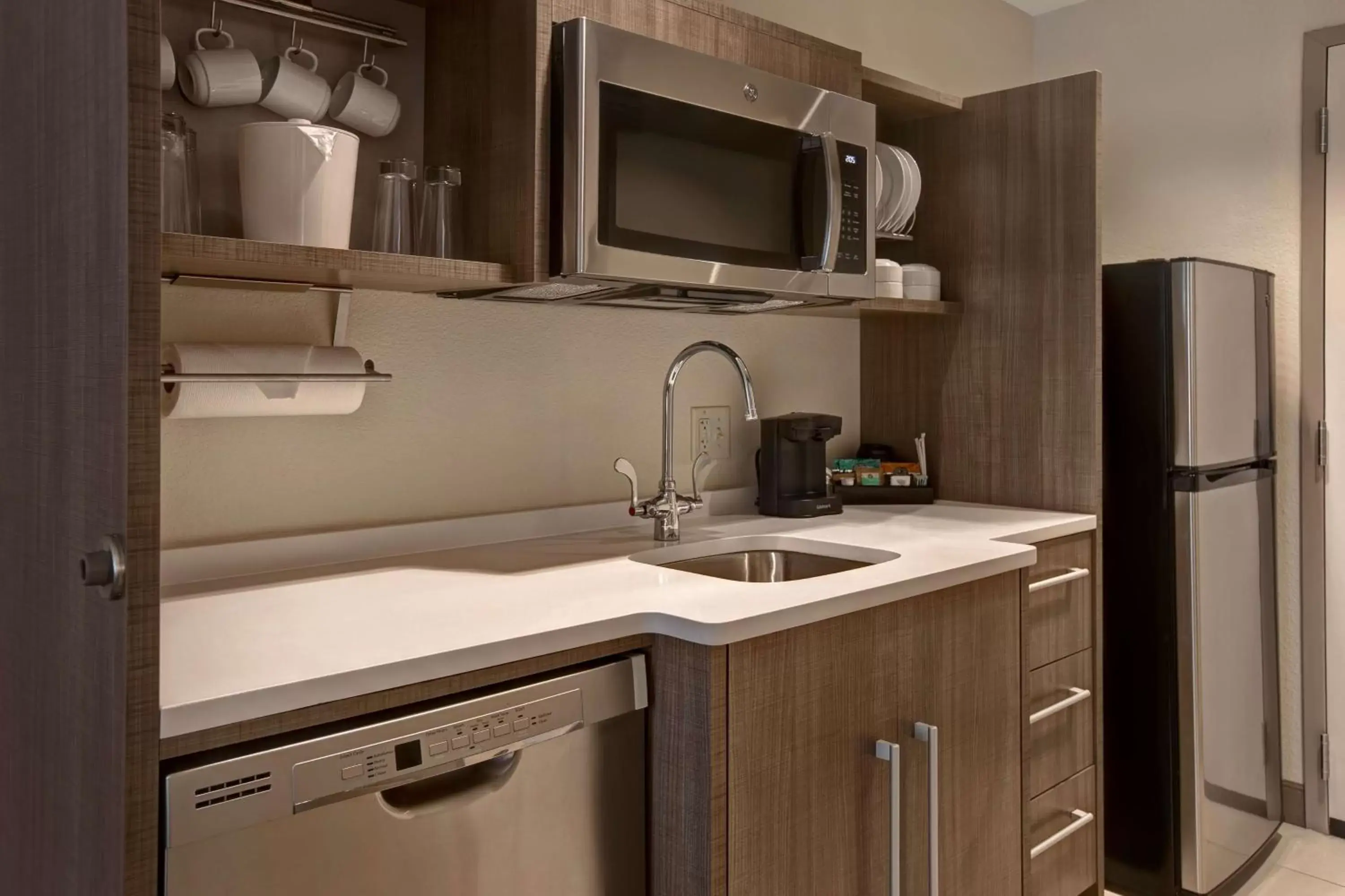 Kitchen or kitchenette, Kitchen/Kitchenette in Home2 Suites By Hilton San Antonio Riverwalk