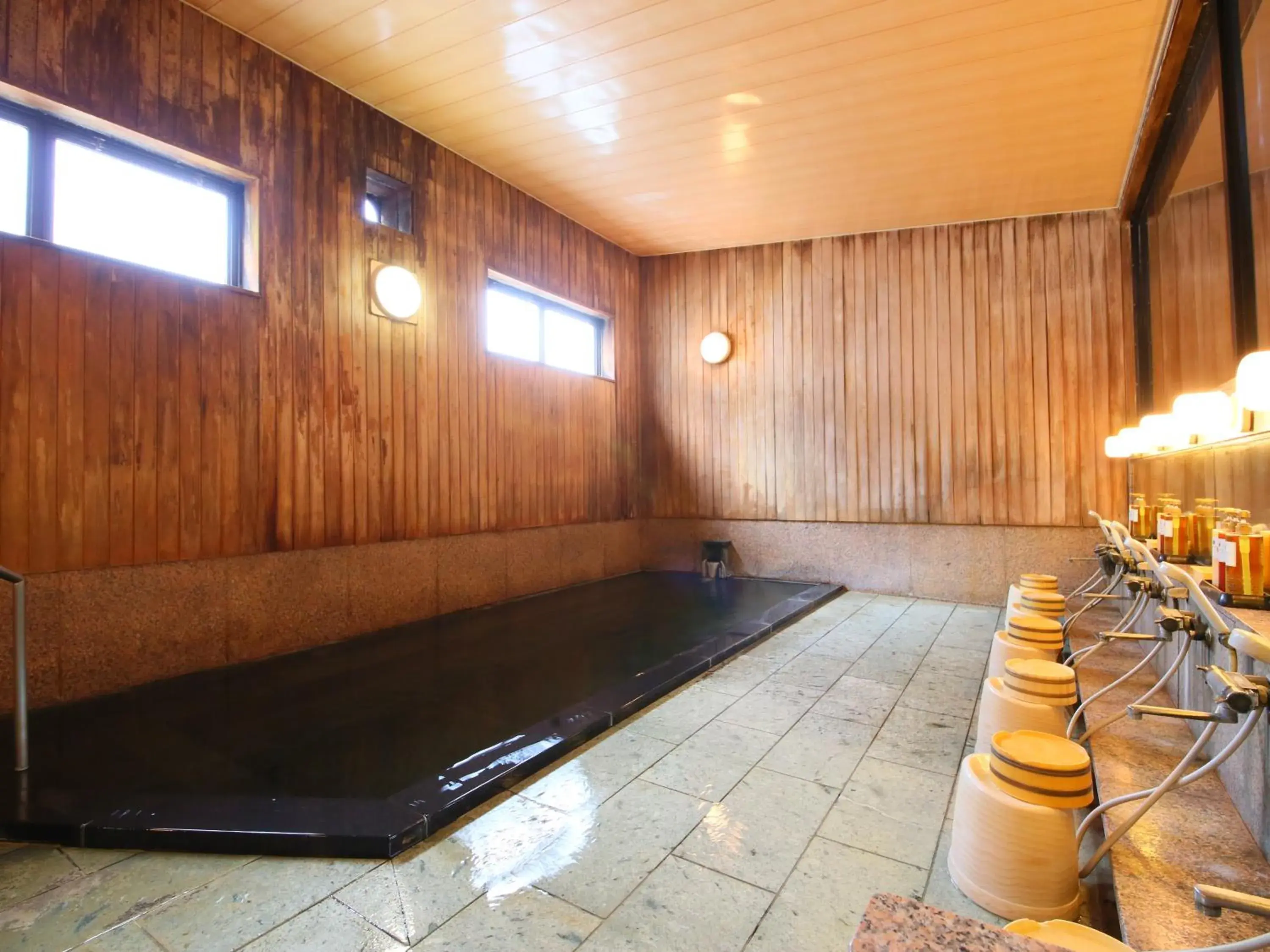 Hot Spring Bath in Ogiwarakan