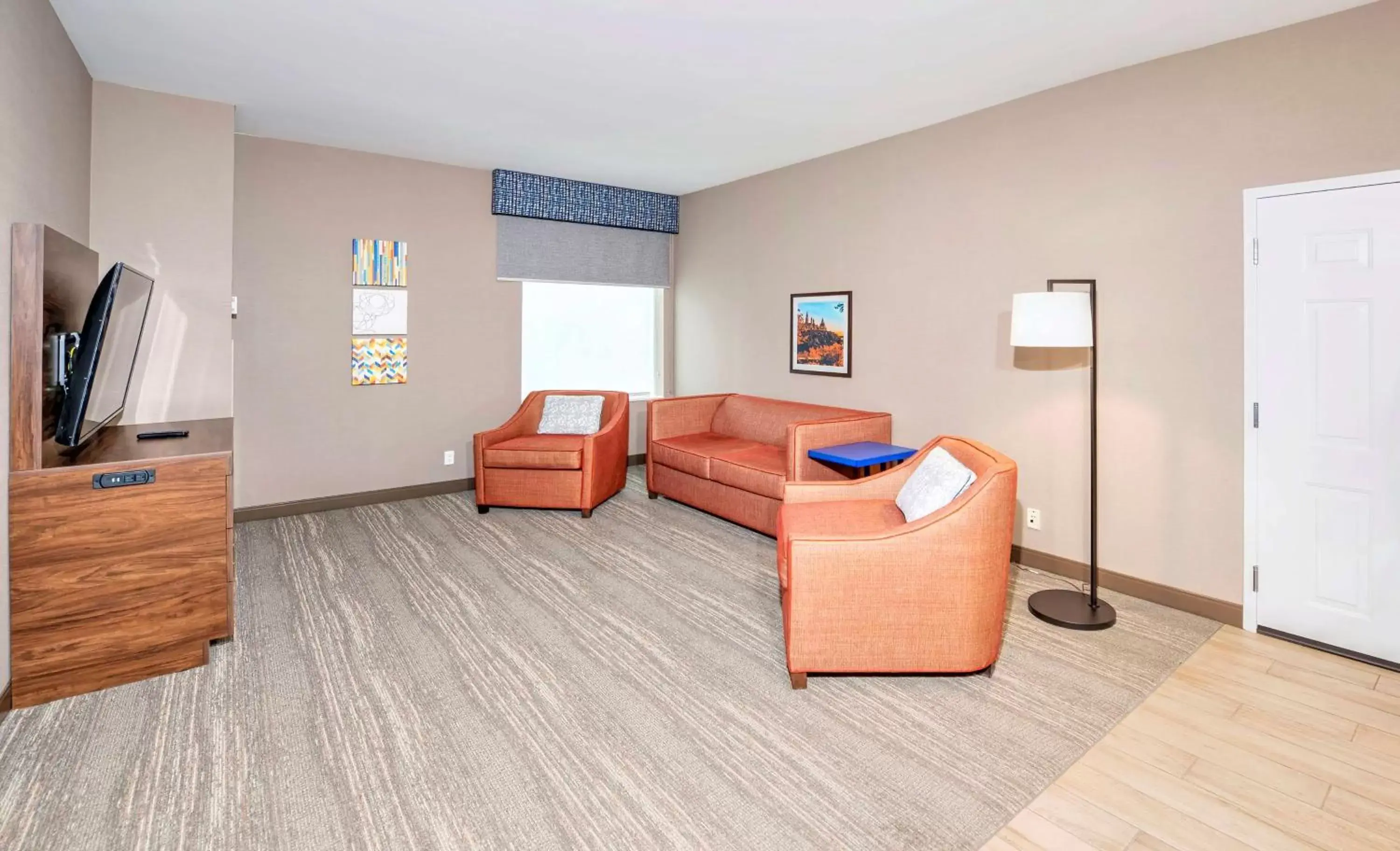 Living room, Seating Area in Hampton by Hilton Ottawa