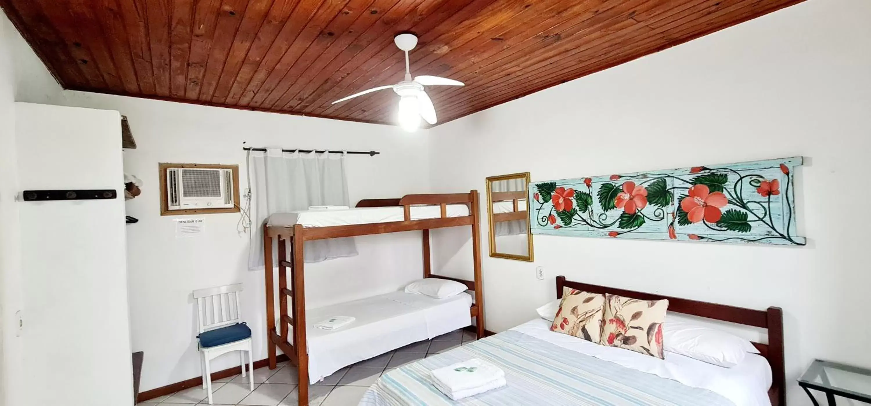 Photo of the whole room, Bunk Bed in Pousada Mandala