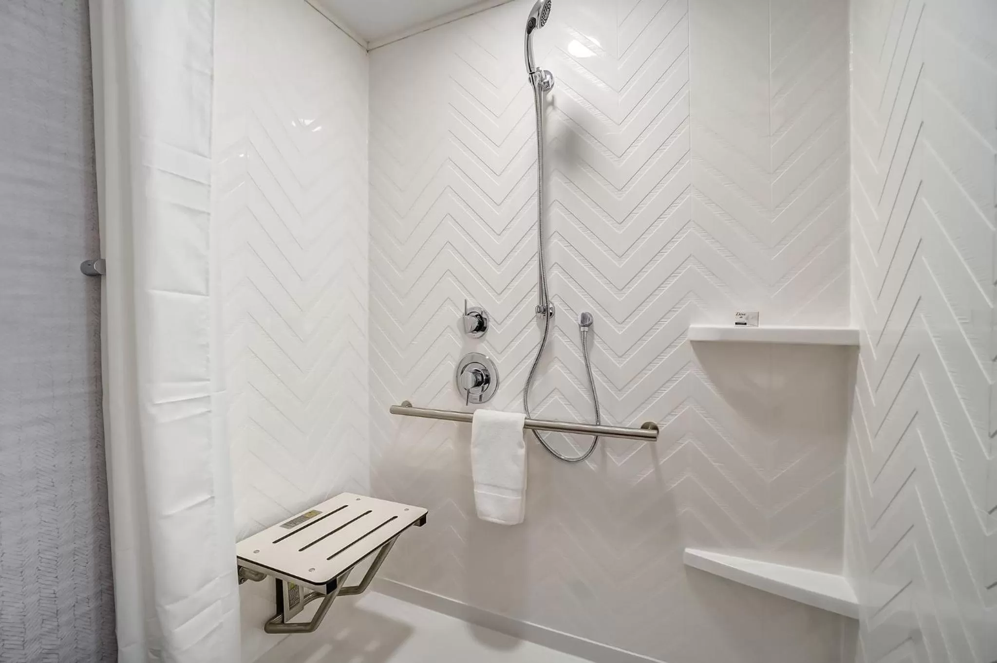 Standard King Room with Mobility Accessible Roll-In Shower in Holiday Inn Gatineau - Ottawa by IHG