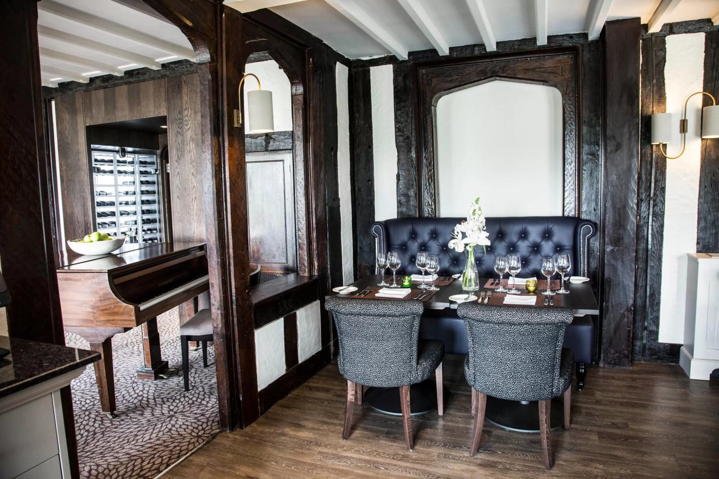 Restaurant/places to eat in Hogarths Stone Manor