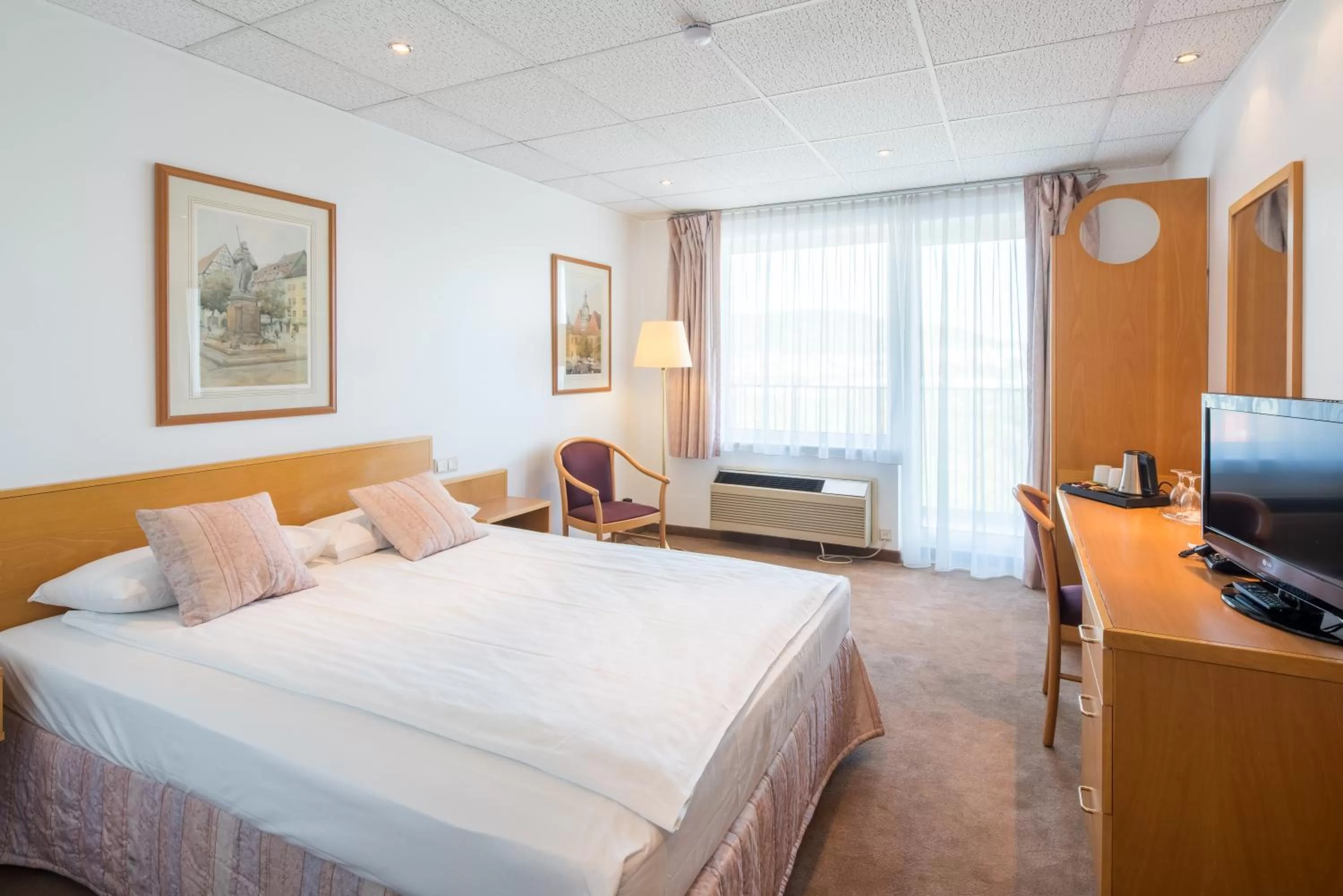 Photo of the whole room, Bed in Best Western Hotel Jena
