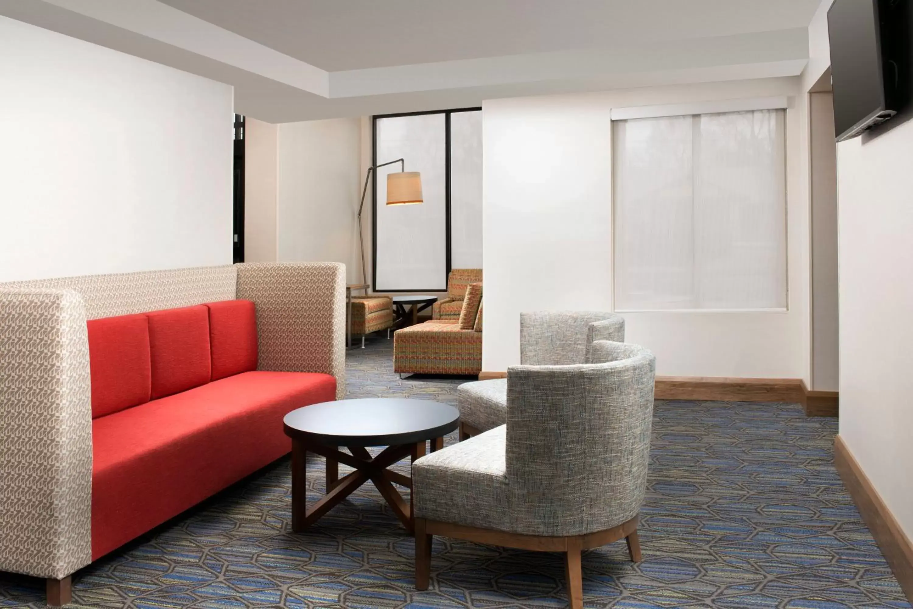 Lobby or reception, Seating Area in Holiday Inn Express & Suites College Park - University Area, an IHG Hotel