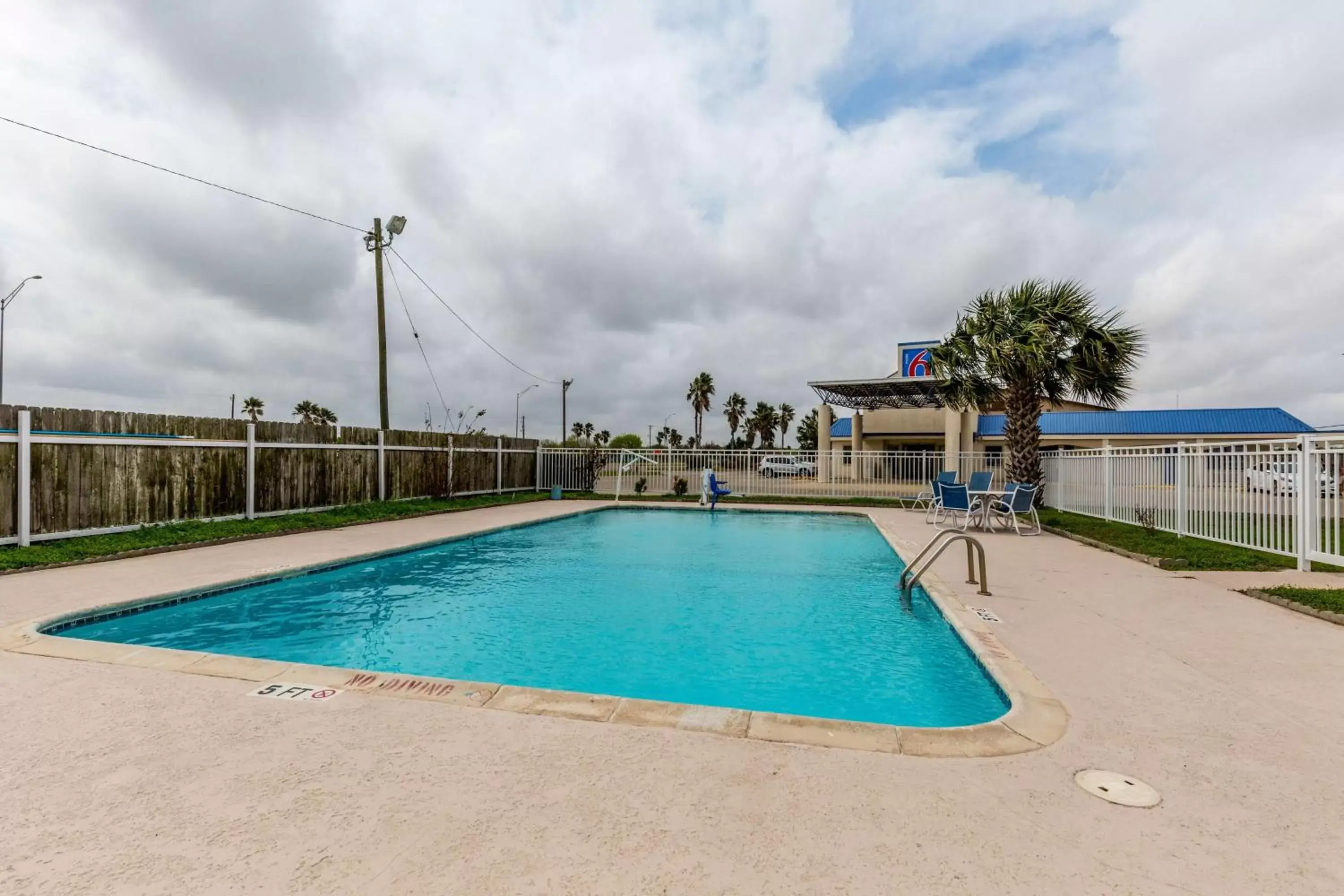 Swimming Pool in Motel 6 Port Lavaca, TX