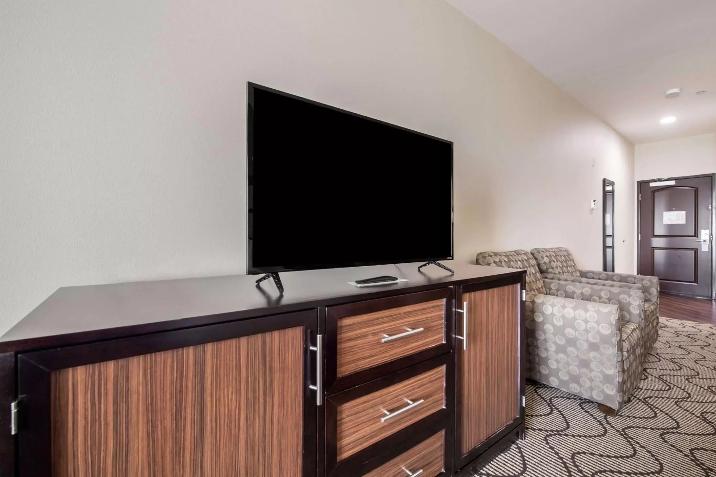 Photo of the whole room, TV/Entertainment Center in La Quinta by Wyndham Auburn