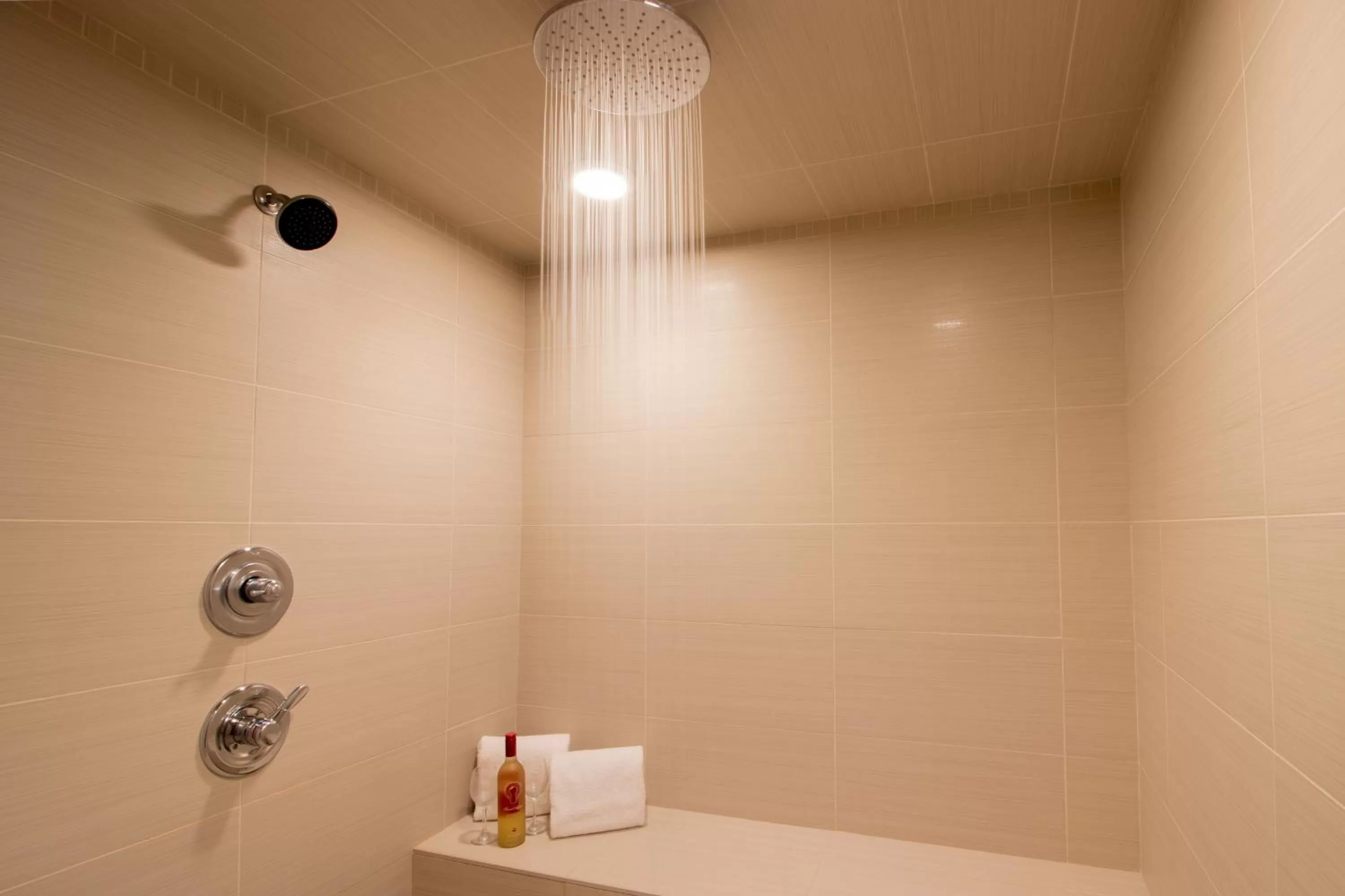 Shower in The Kanata by BCMInns Blairmore