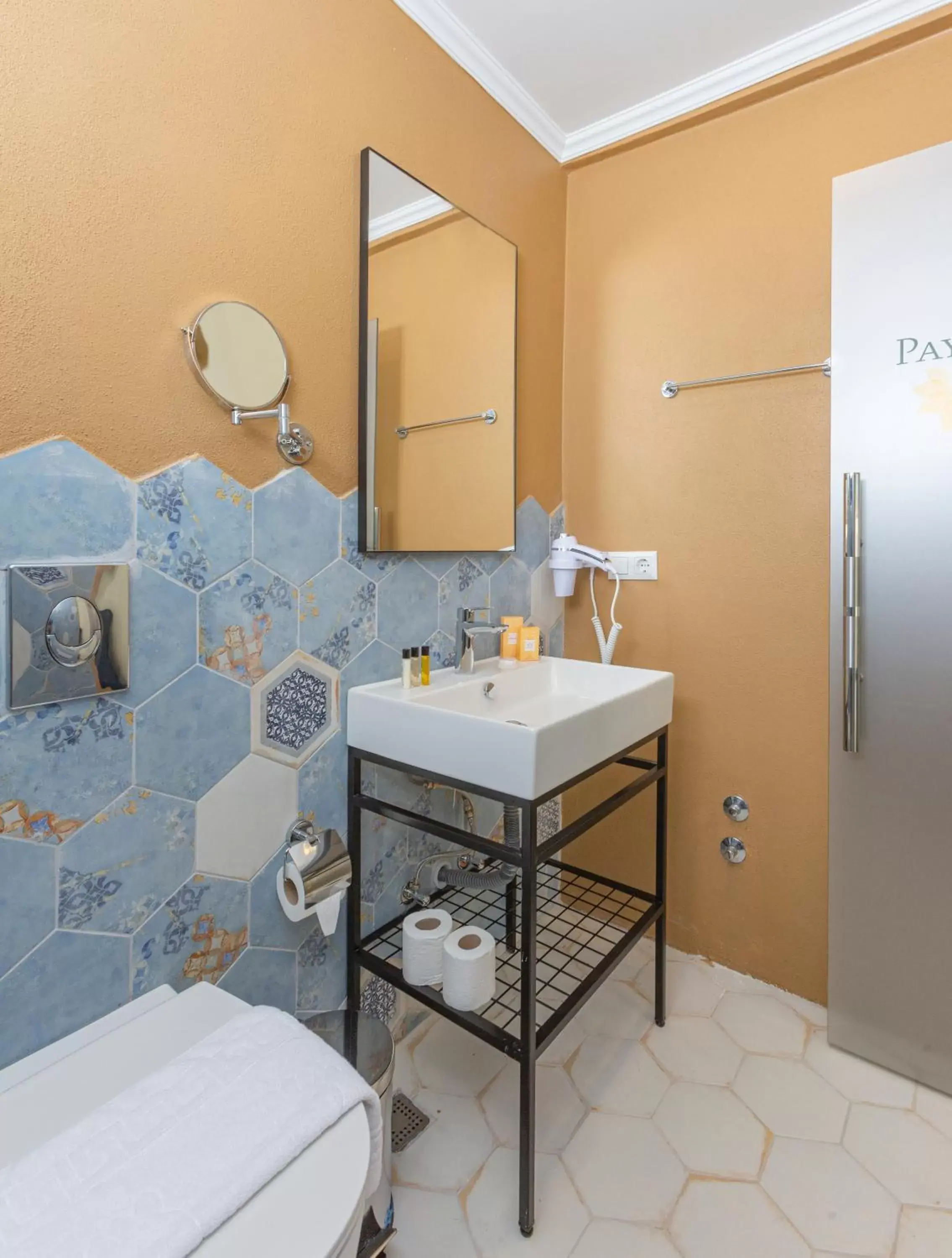 Bathroom in Payam Hotel